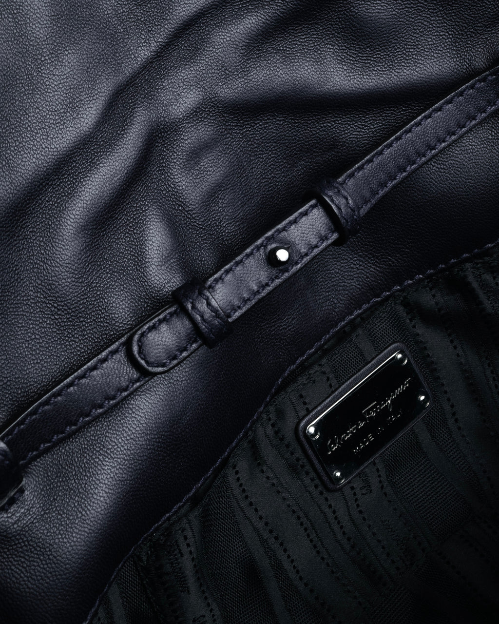 -SPECIAL- “Salvatore Ferragamo” 2010’s Floral leather draped shoulder bag