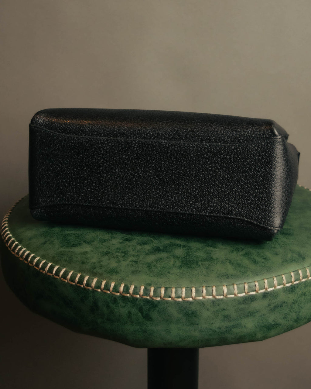 -SPECIAL- “GUCCI” 70’s-80’s Pigskin leather turn lock handbag