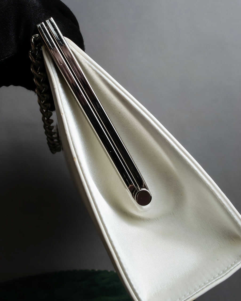 "YVES SAINT LAURENT" Clasp design chain shoulder patent leather bag