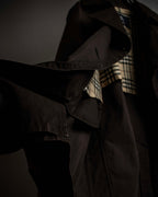 "BURBERRY" Subdued tone military detail mid-length trench coat