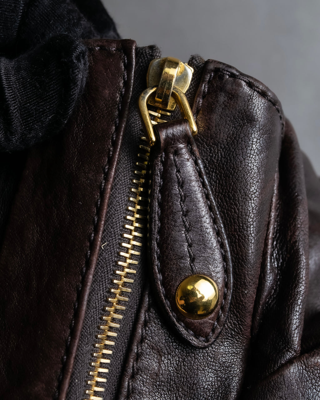 "MIU MIU" Tuck pleat design leather hand bag