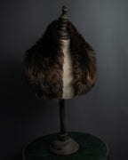 "PLEATS PLEASE ISSEY MIYAKE"
Long-haired fur neck dress