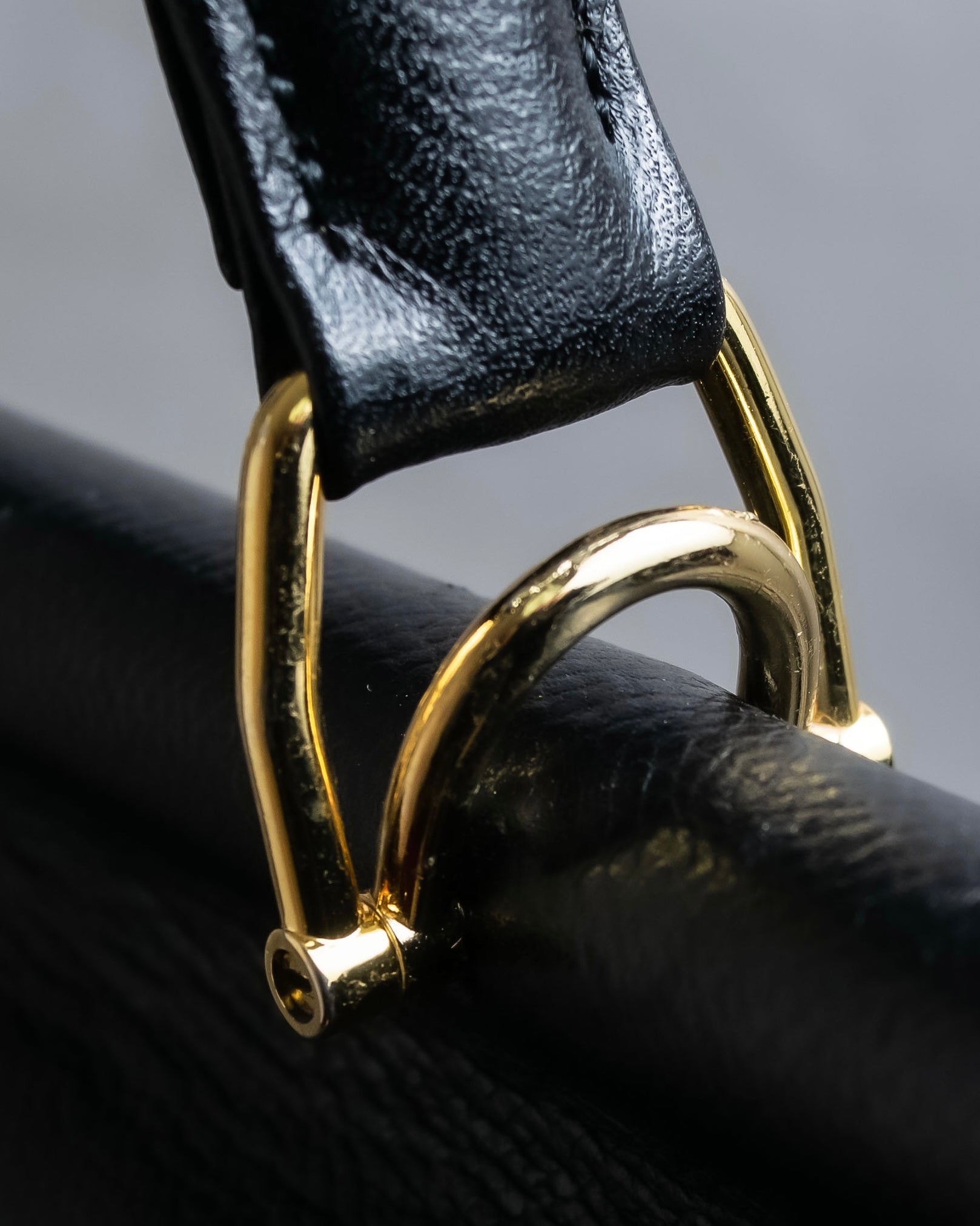 "VALENTINO" Garavani gold metal design leather hand bag