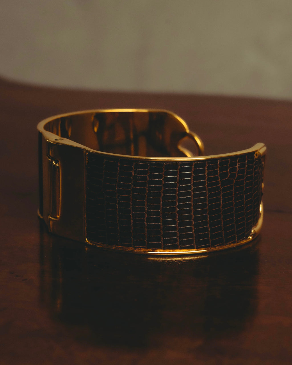 “GUCCI” 90’s-00’s Lizard-embossed leather horsebit cuff bracelet