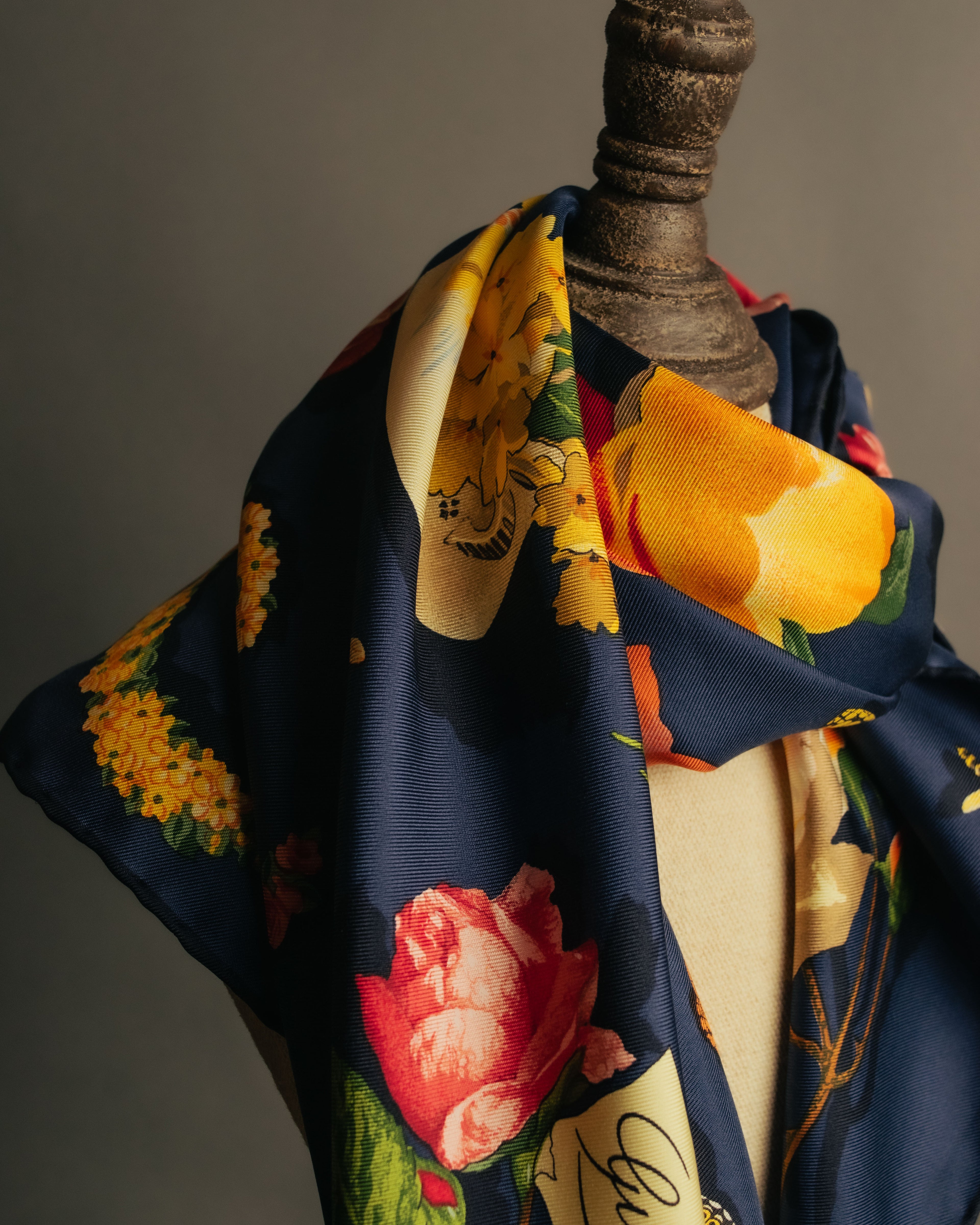“GUCCI” 90’s-00’s Flora logo silk scarf