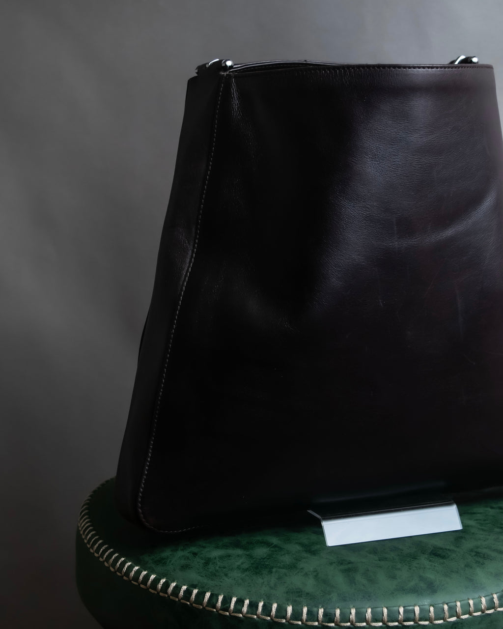 "GUCCI" Metal handle detail brown leather bag