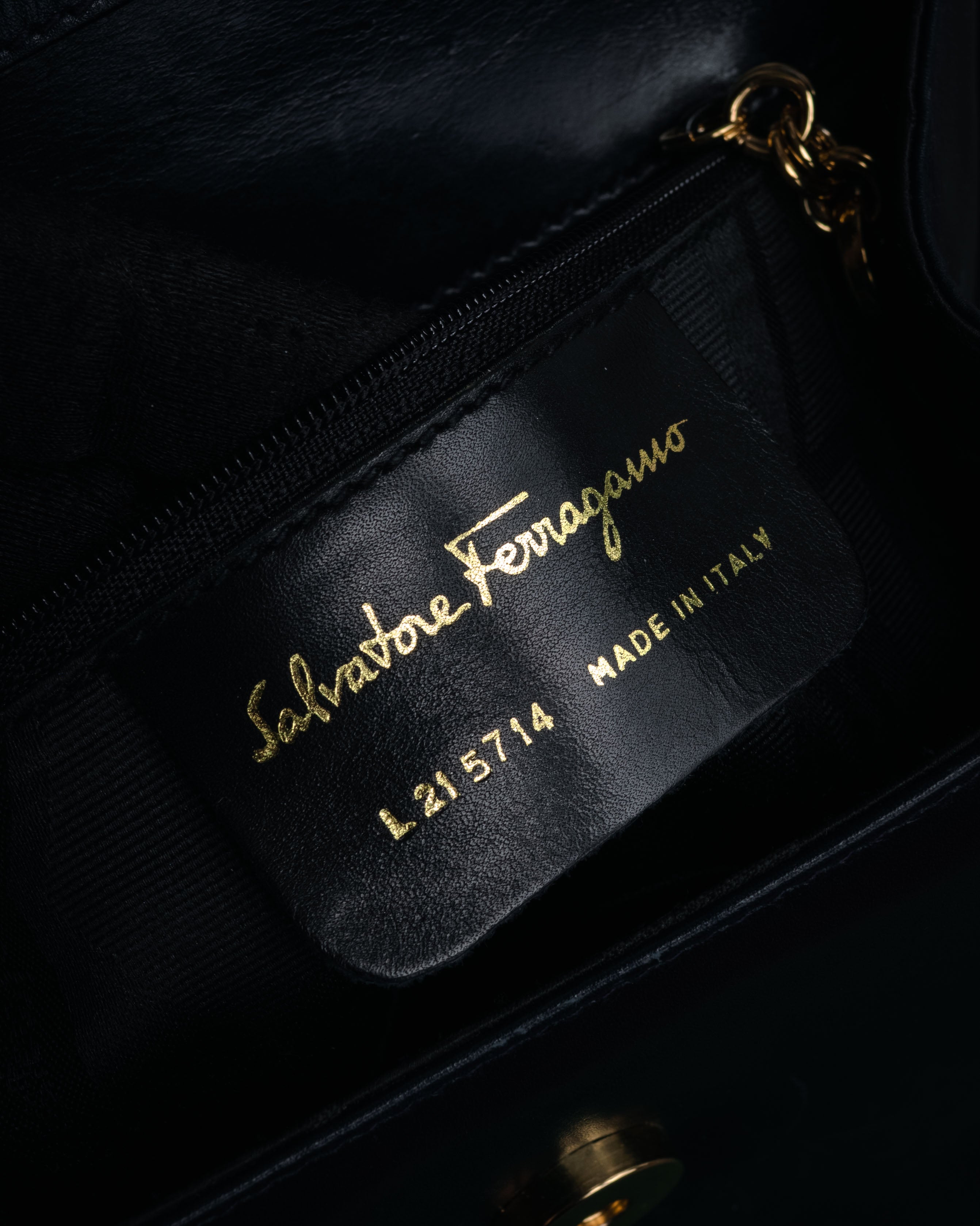 “Salvatore Ferragamo” 90’s Vara ribbon box calf shoulder bag