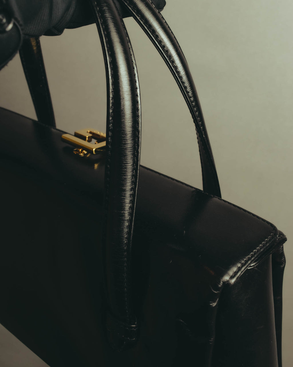 "GUCCI" 90's Structured leather top handle handbag