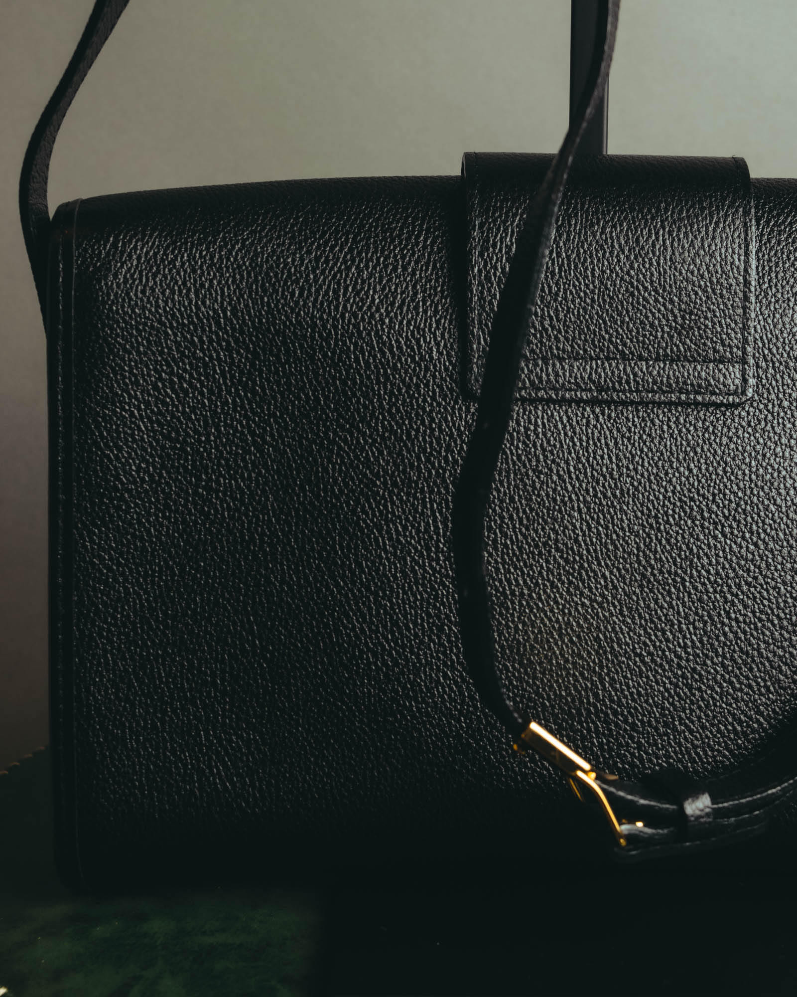 “Yves Saint Laurent” 90’s-00’s Cassandra logo one shoulder leather bag