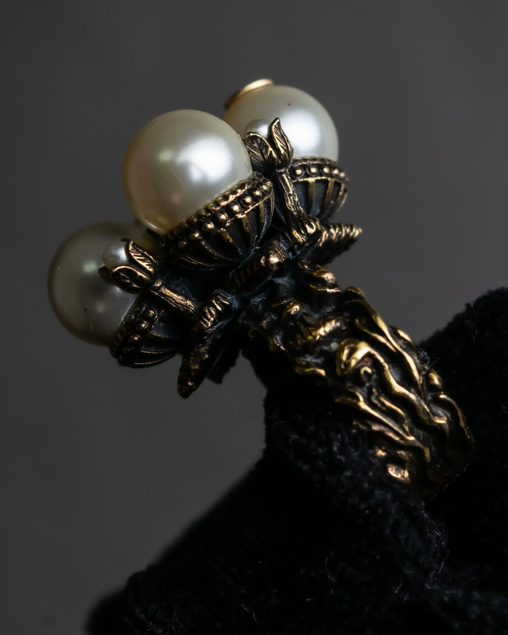 "GUCCI" Interlocking G design gold pearl ring