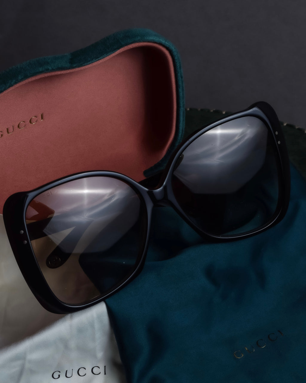 "GUCCI" Butterfly frame oversized shaped sunglasses