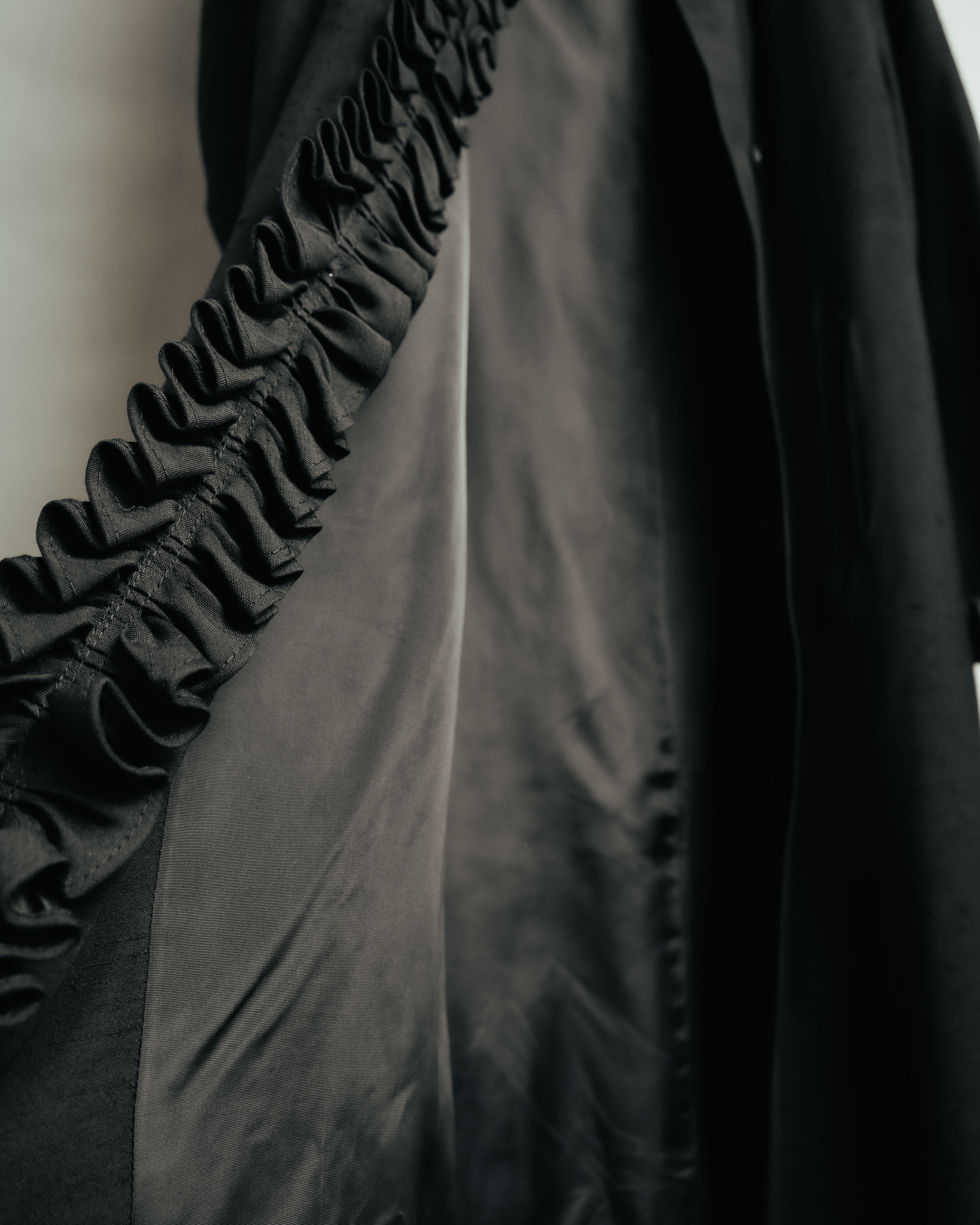 -MOOD Vintage Collections-
80’s-90’s Ruffle detail black long coat