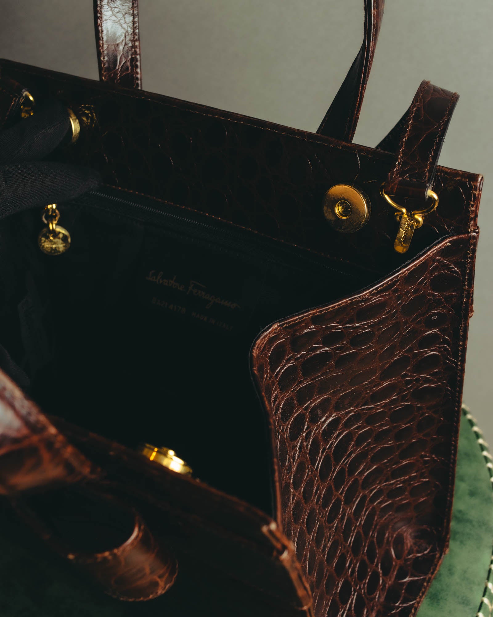 “Salvatore Ferragamo” 00’s-10’s Crocodile embossed vara bow 2way handbag