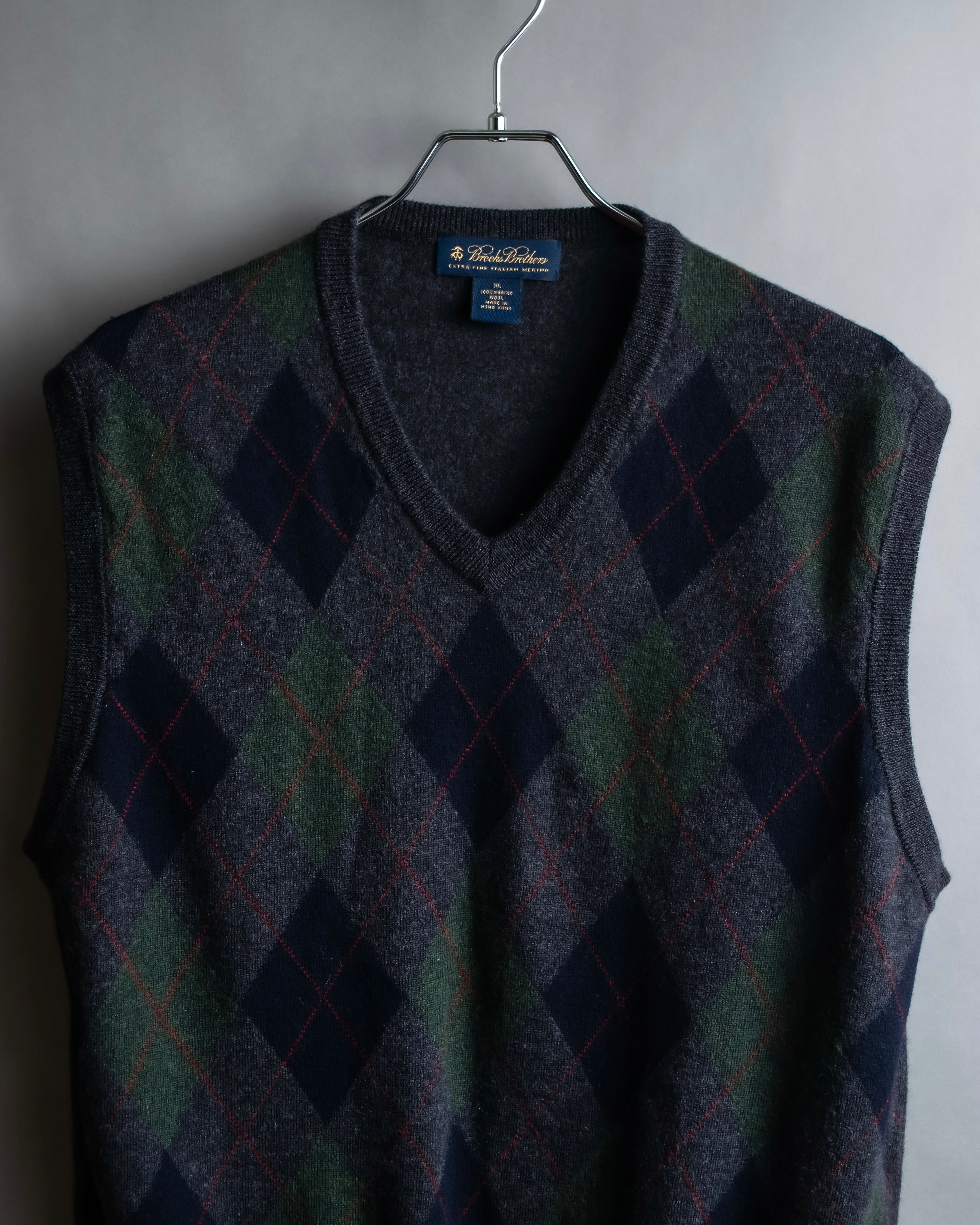 "Vintage argyle pattern knit vest"
