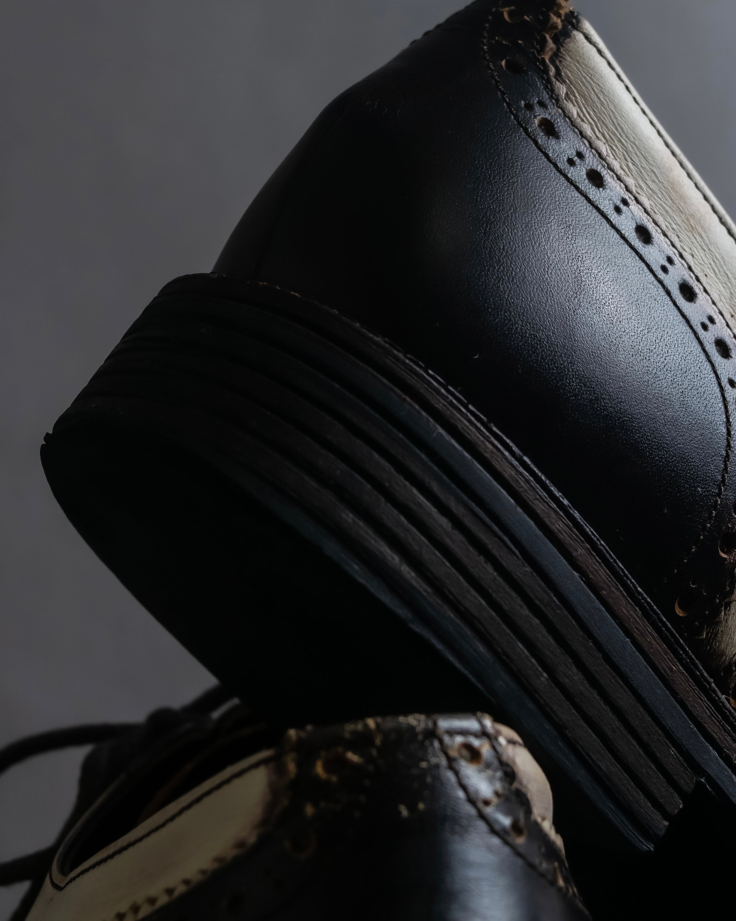 "ISSEY MIYAKE" Fade color wingtip leather shoes