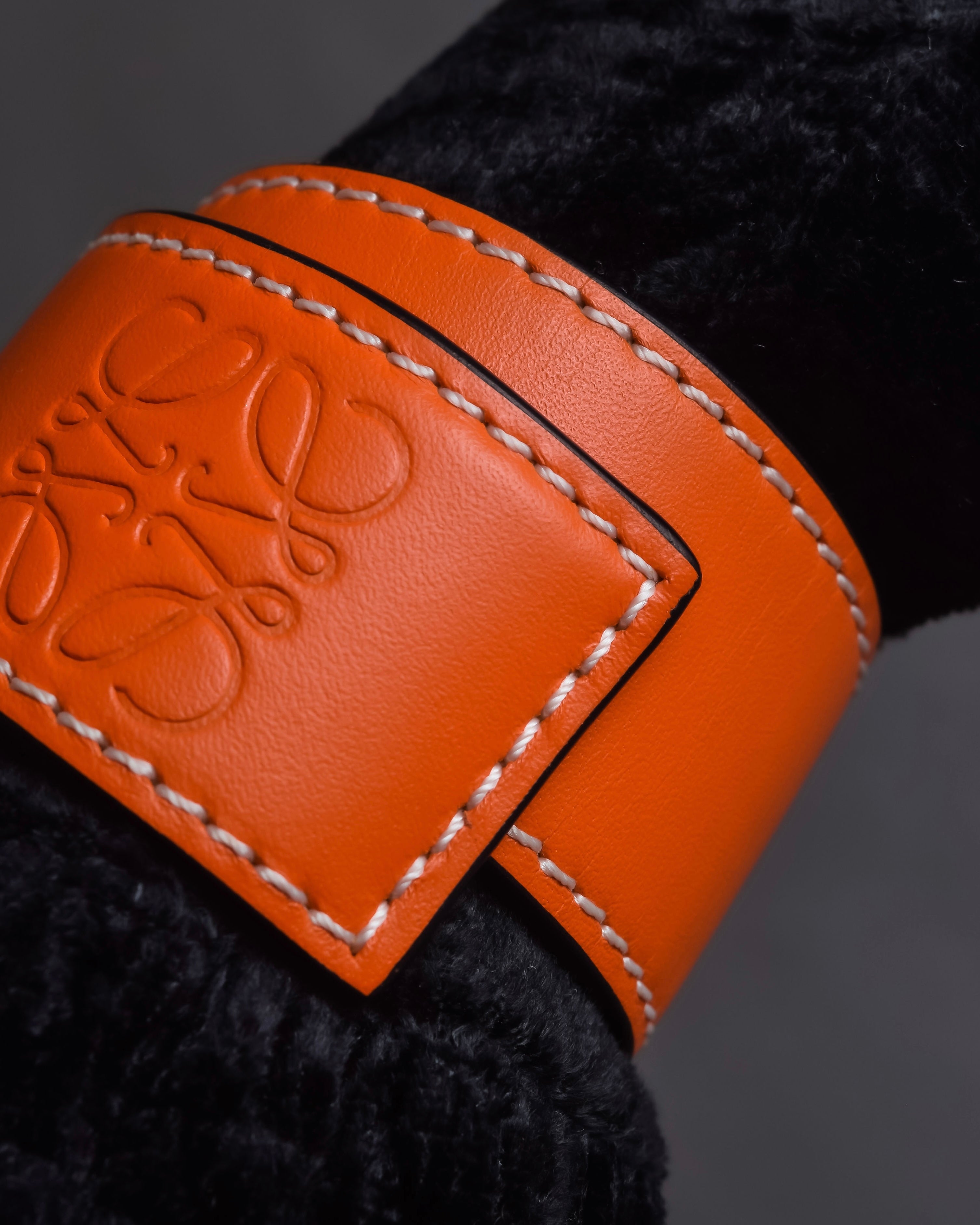 "LOEWE" Anagram logo engraved leather bracelet