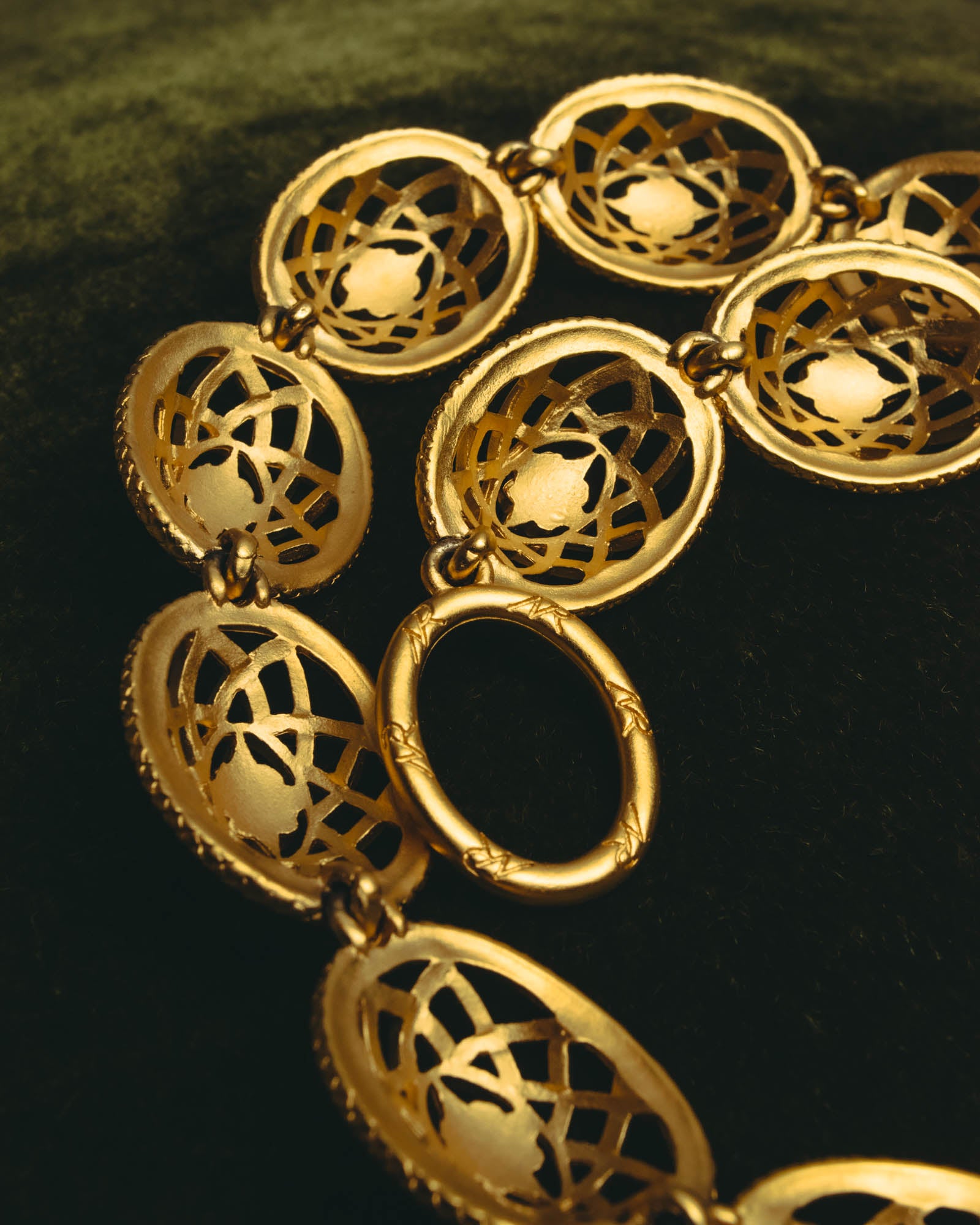 “Nina Ricci” 80’s-90’s floral openwork link necklace