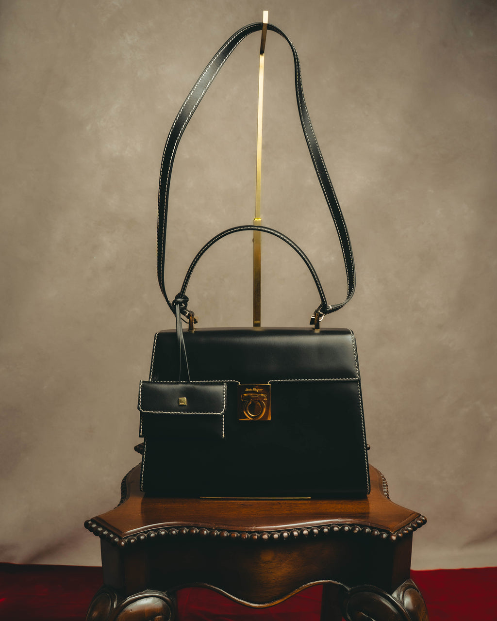 -SPECIAL- "Salvatore Ferragamo" 90's-00's Gancini contrast stitch leather handbag