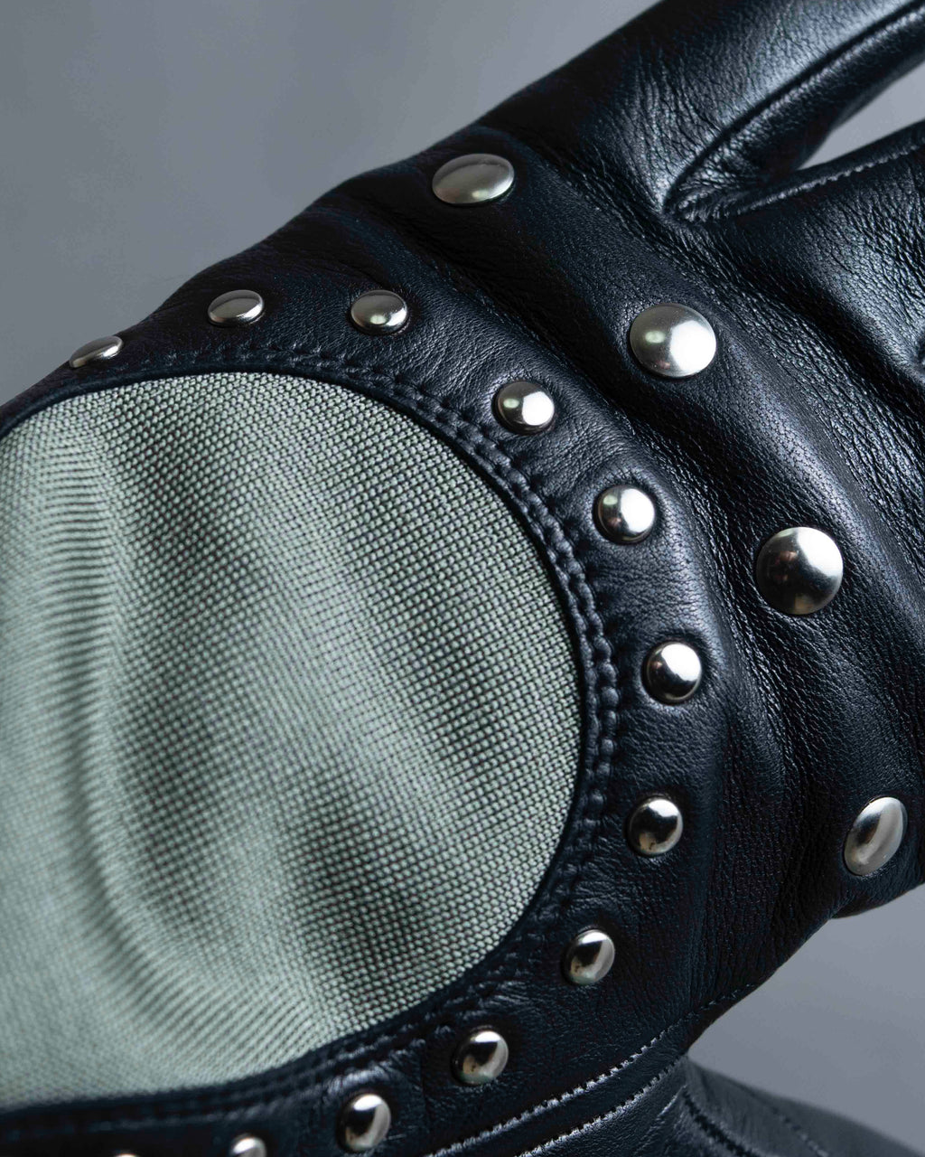 For lease "Christian Dior" Stud design metal plate docking leather gloves