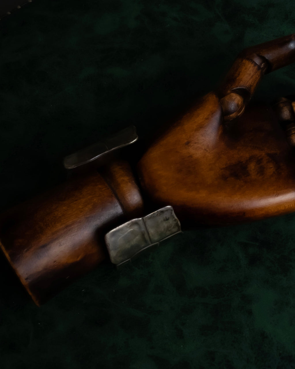 "END CUSTOM JEWELLERS" Square pattern wavy silver bangle