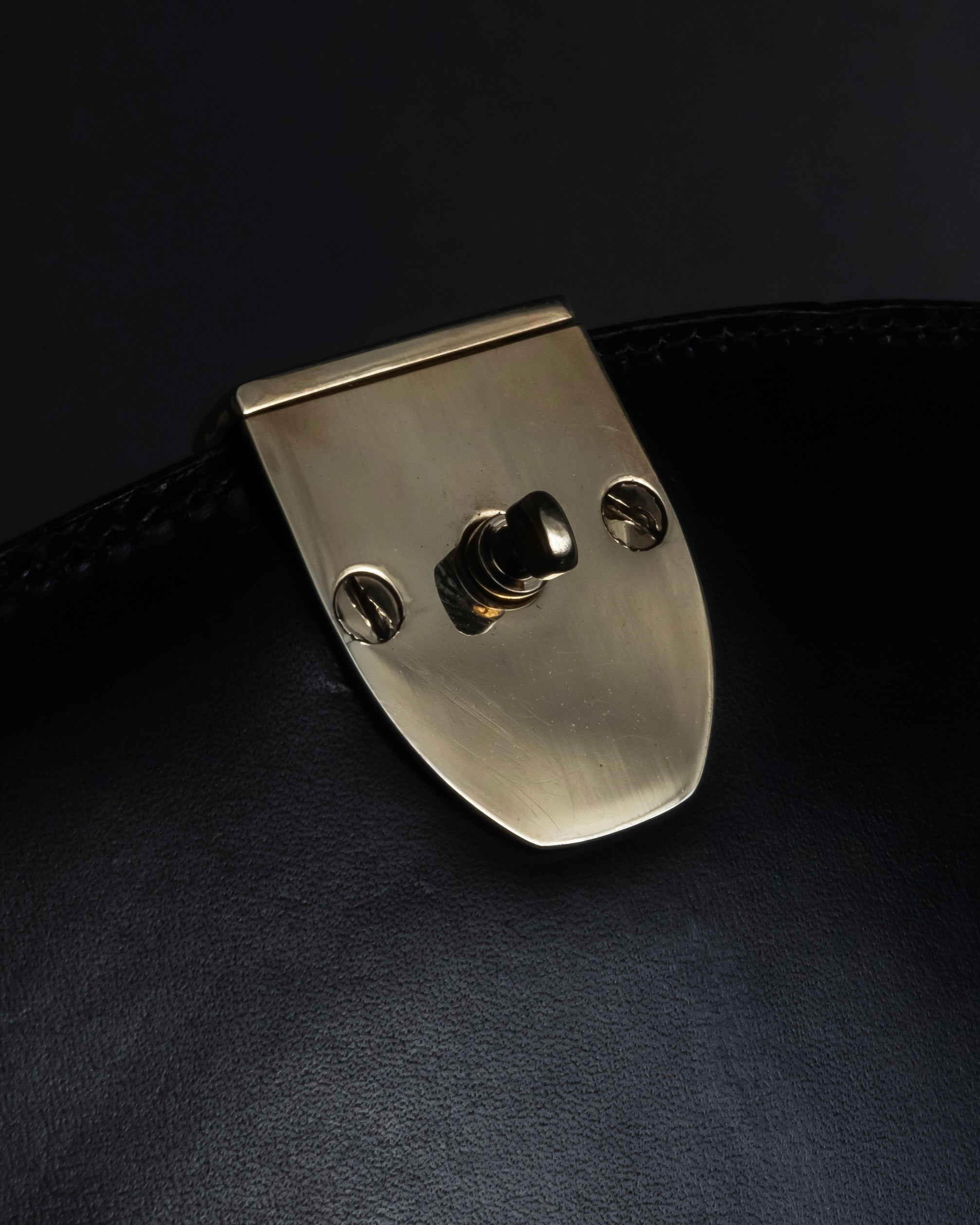 -MOOD Christmas Collection-
"CELINE" 70's Curved organic silhouette bamboo leather hand bag