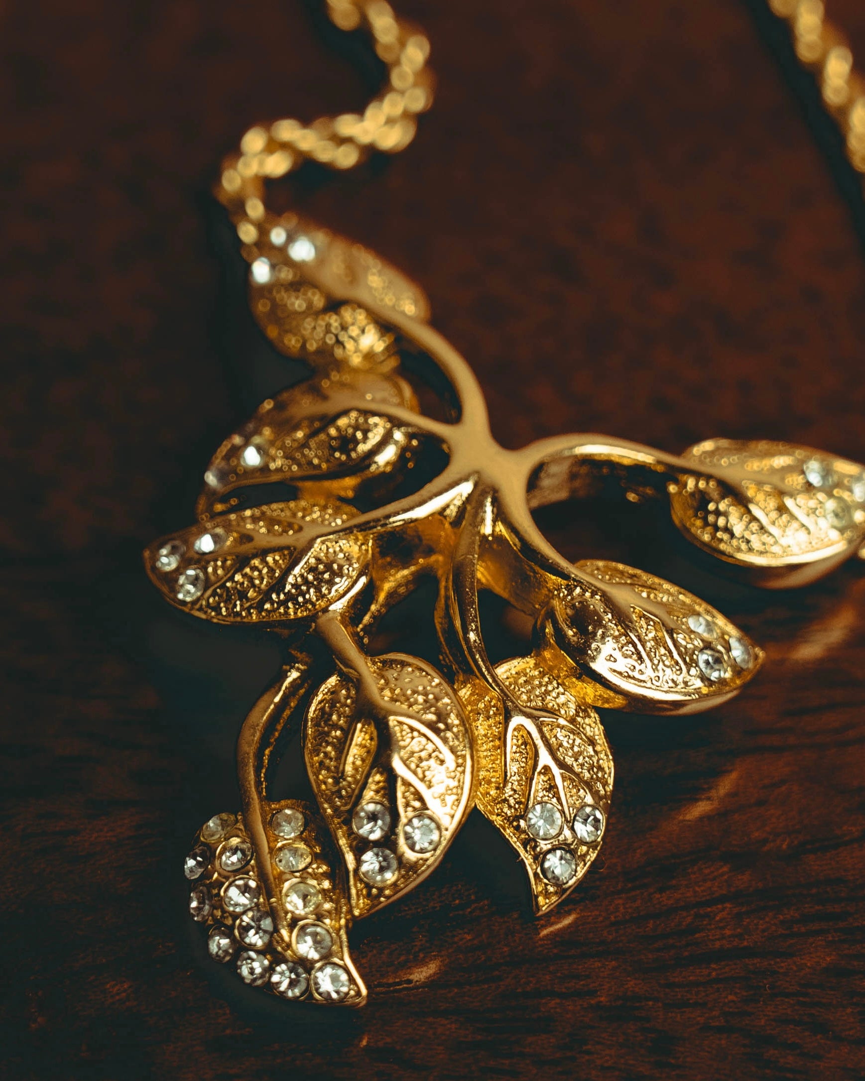 -SPECIAL- “Christian Dior” 80’s-90’s Vintage botanical leaf rhinestone pendant necklace