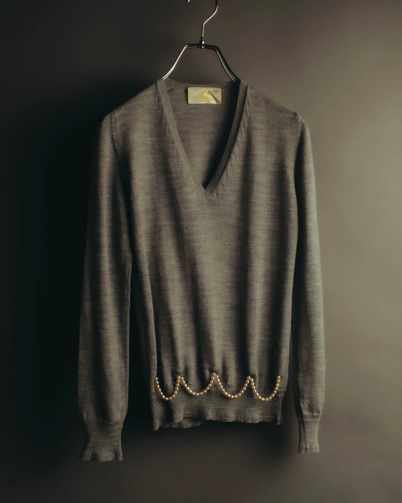 "Theatre PRODUCTS" 00's-10's Pearl embellished wool v-neck knit sweater
