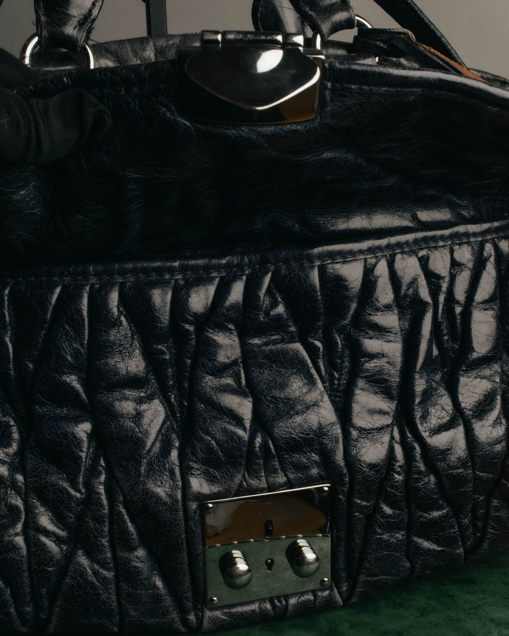 -SPECIAL- "MIU MIU" 00's-10's Glossy gathered leather handbag