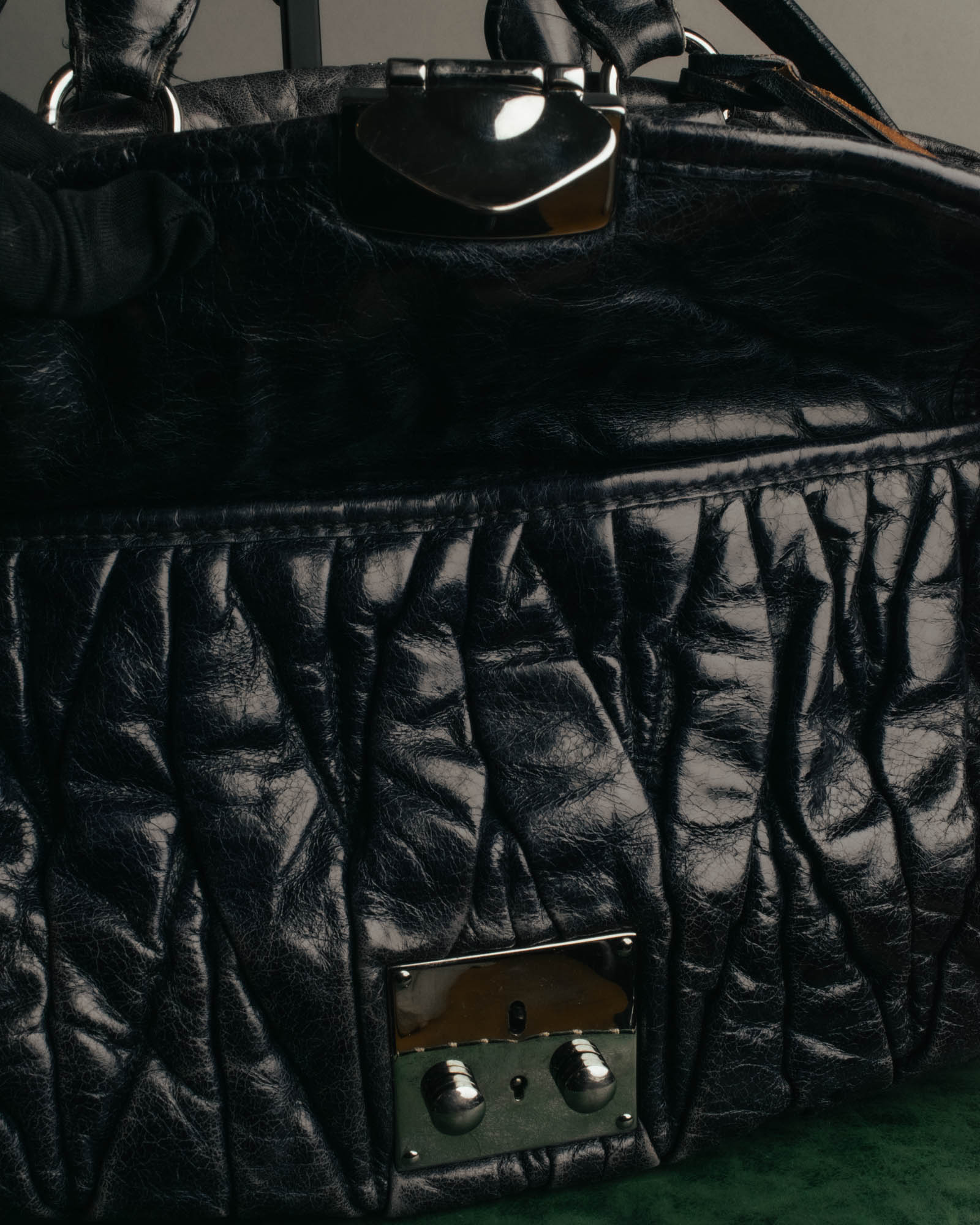 -SPECIAL- "MIU MIU" 00's-10's Glossy gathered leather handbag