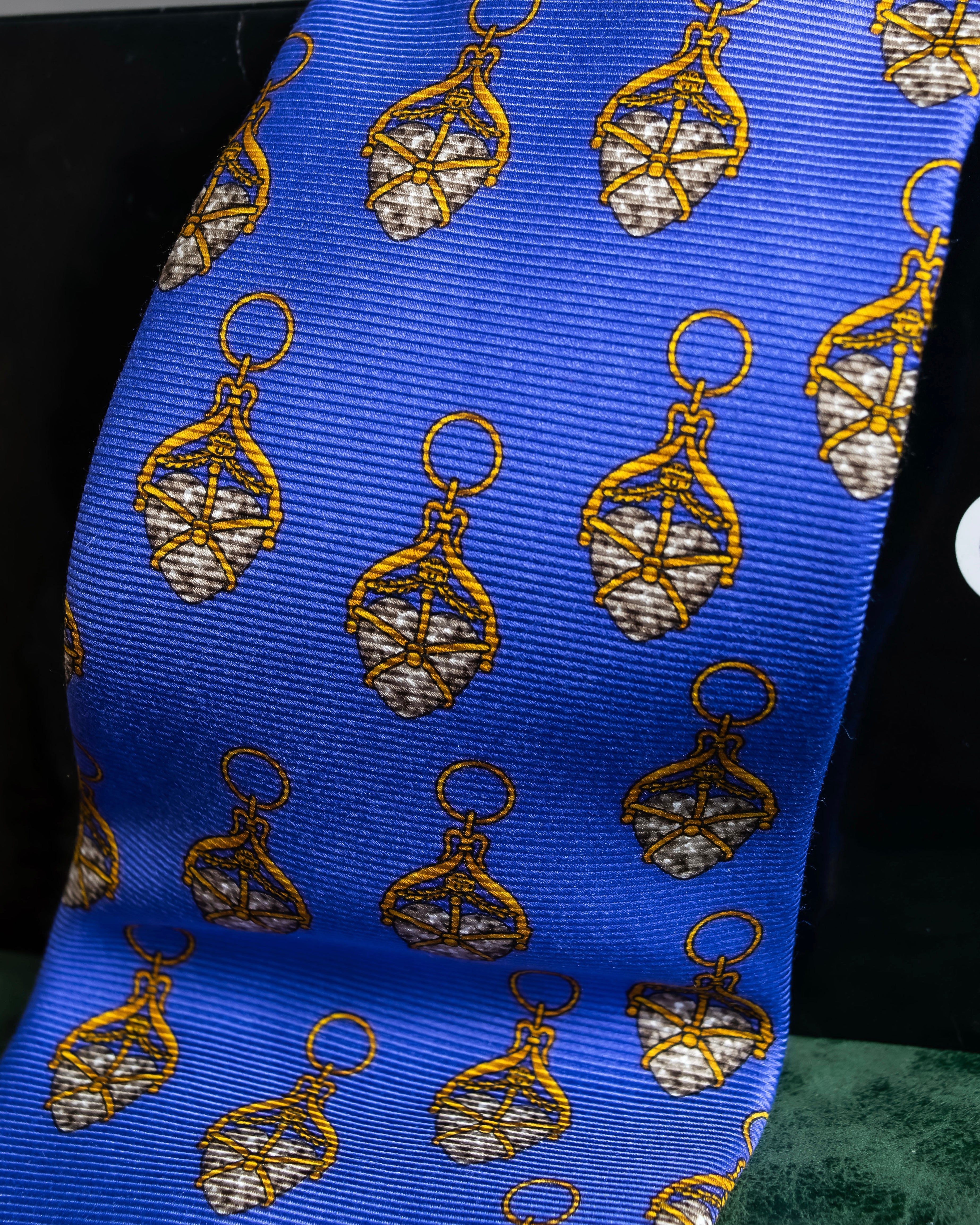 "CHANEL" Heart shaped gold parts pattern chain design neck tie