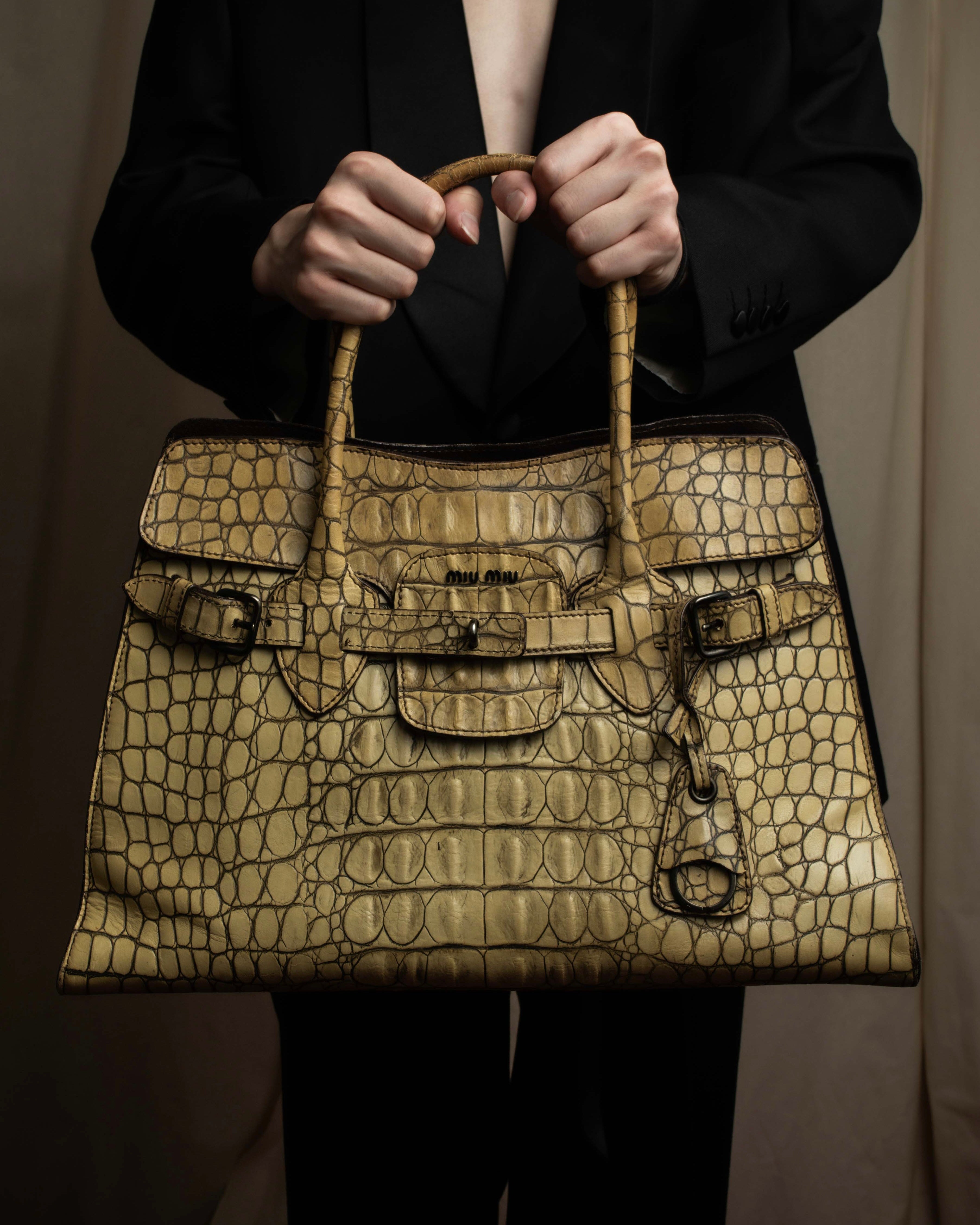 バッグ MIU MIU LEATHER HAND BAG 送料無料》 MIU MIU Aventure nappa leather bag (MiuMiu