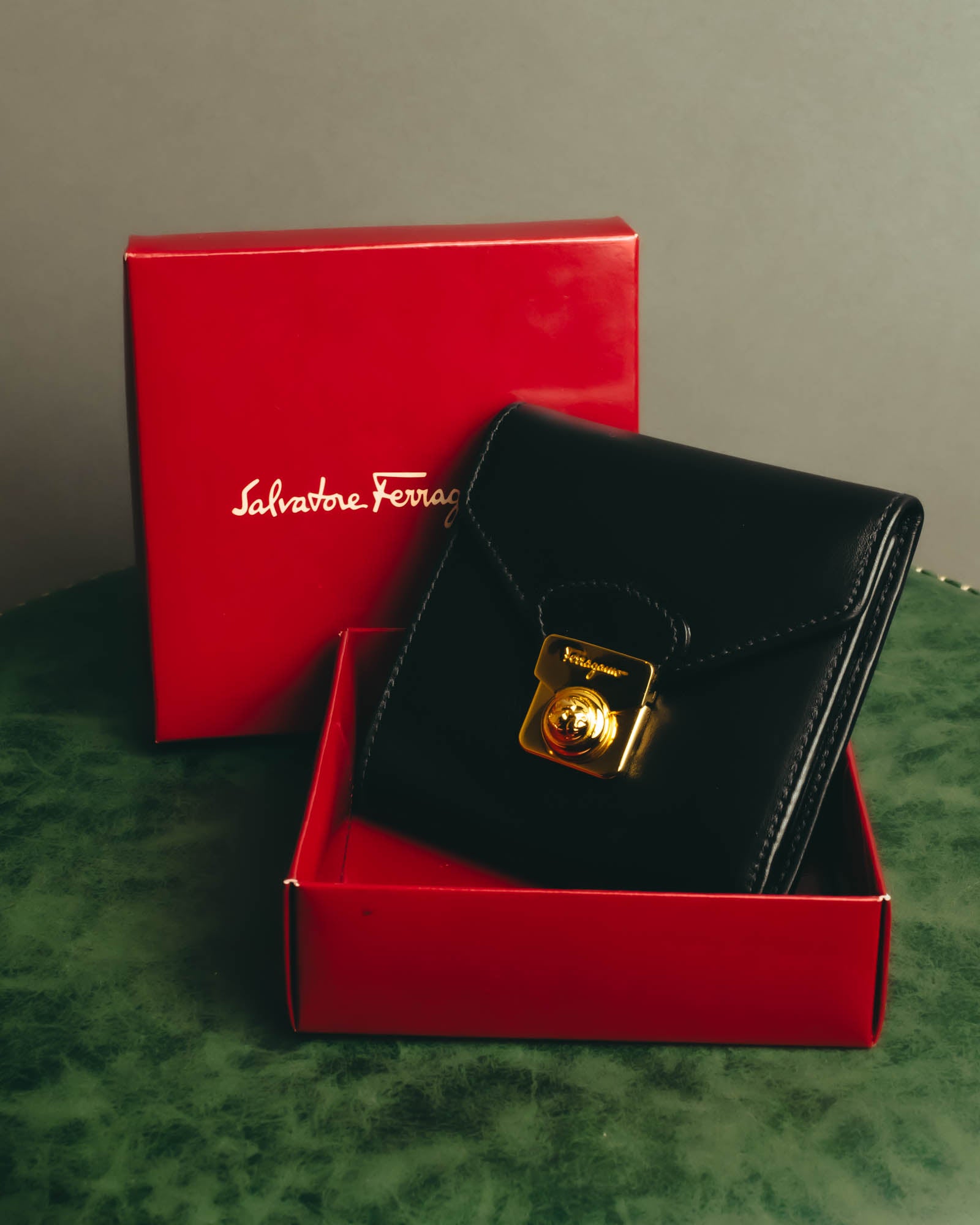 "Salvatore Ferragamo" 80's-90's Classic calf leather wallet