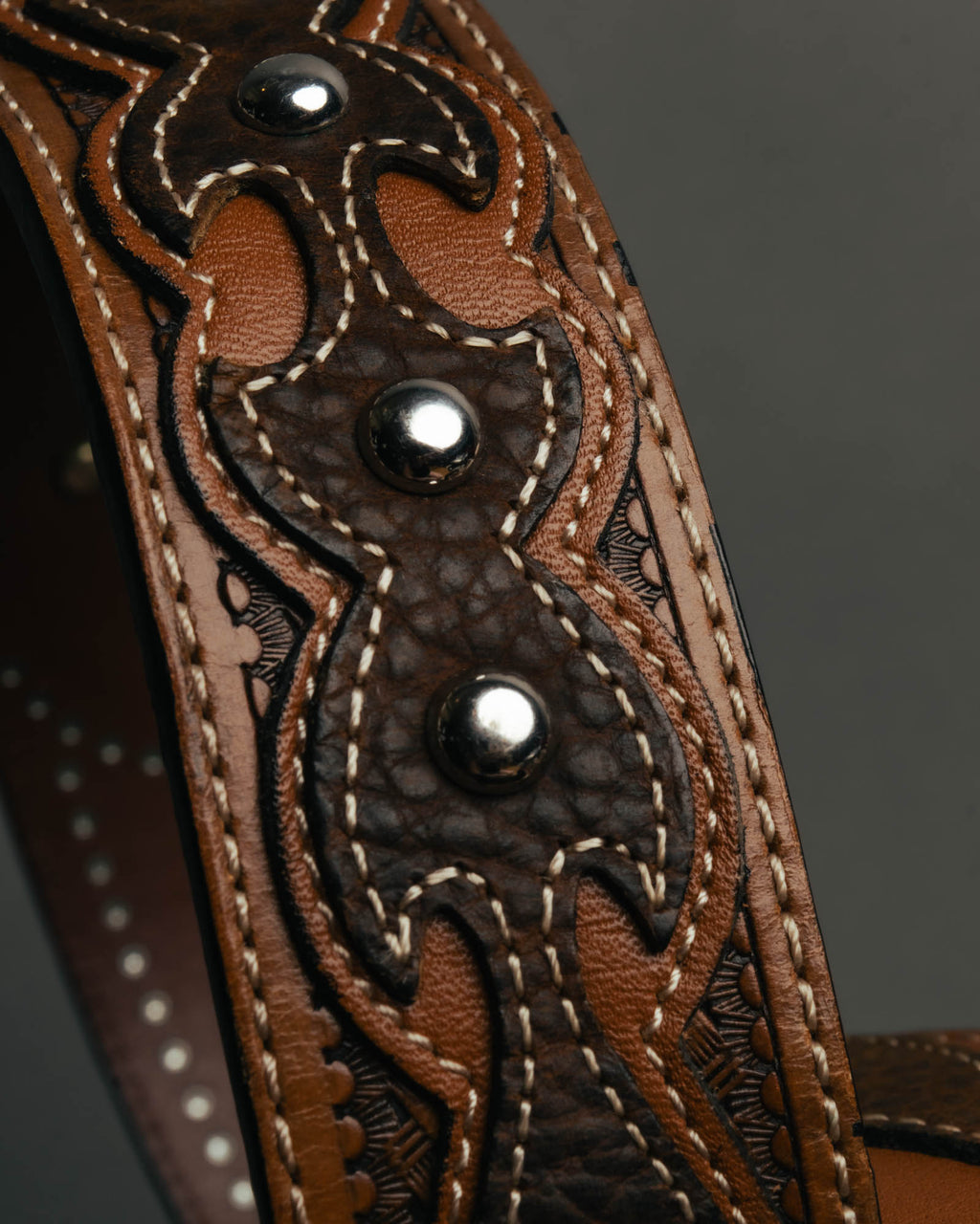 "ARIAT" 00's-10's Studded tooled leather western belt