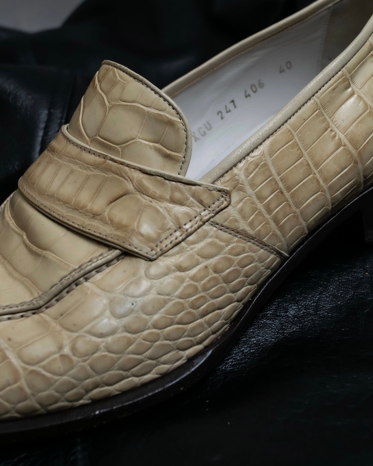 "GIORGIO ARMANI"Off-white crocodile leather loafers