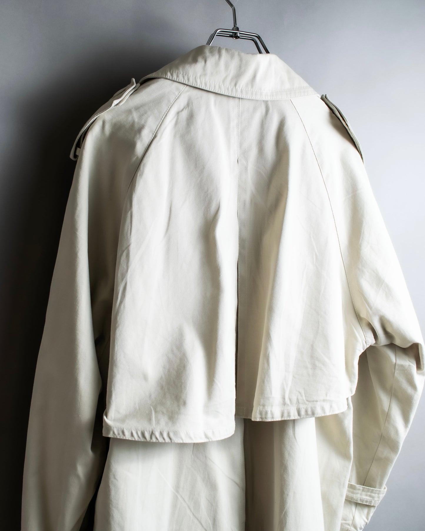 "MARILYN DE PEREL" Covered button detail  Ivory feminine trench coat