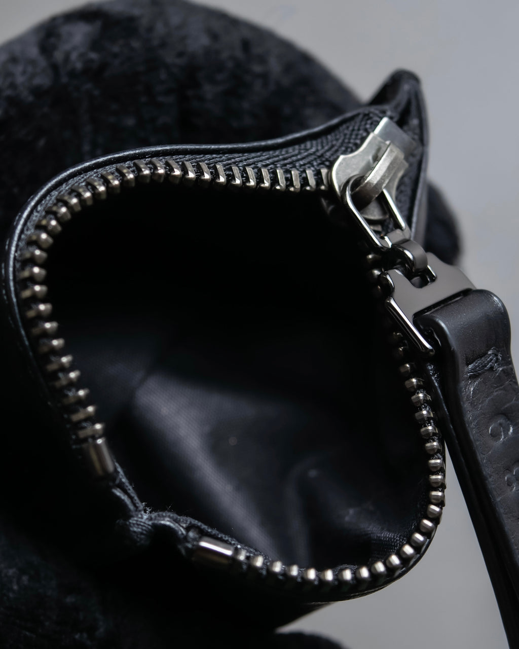 "MAISON MARGIELA" Anonymous stitch design bi-fold wallet