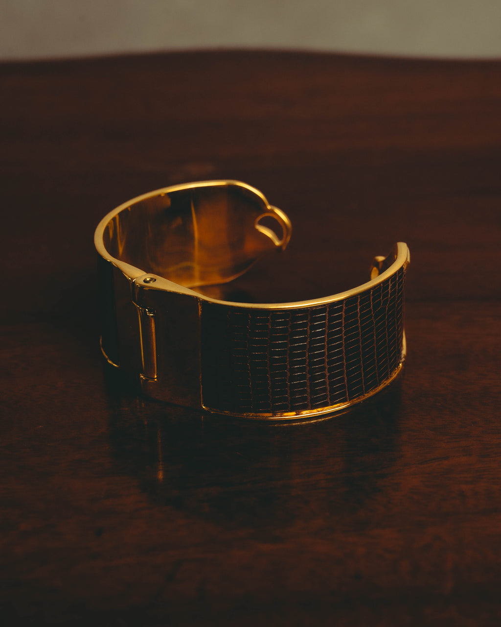 “GUCCI” 90’s-00’s Lizard-embossed leather horsebit cuff bracelet