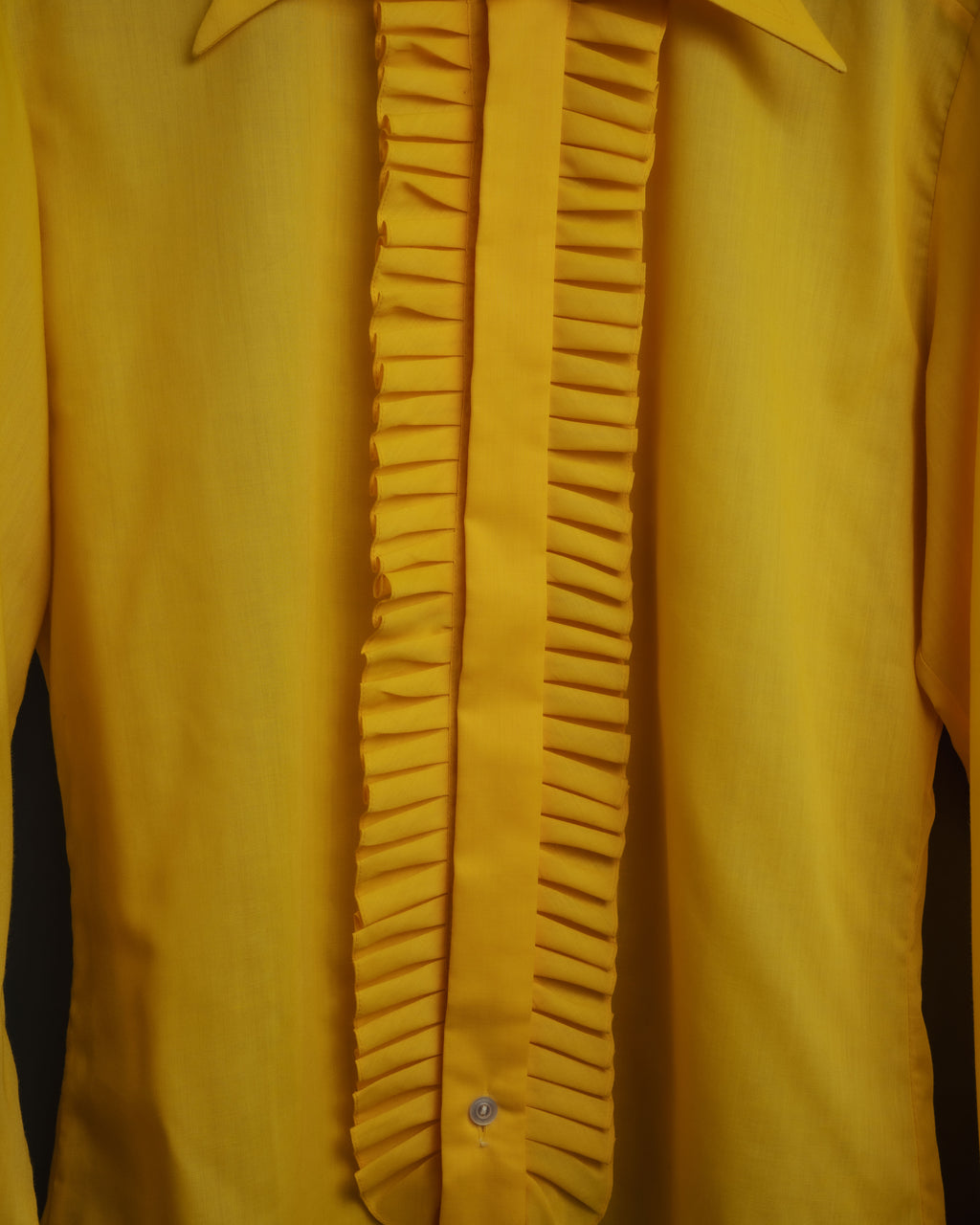 -MOOD Vintage Collections-
70’s Ruffled long point collar shirt