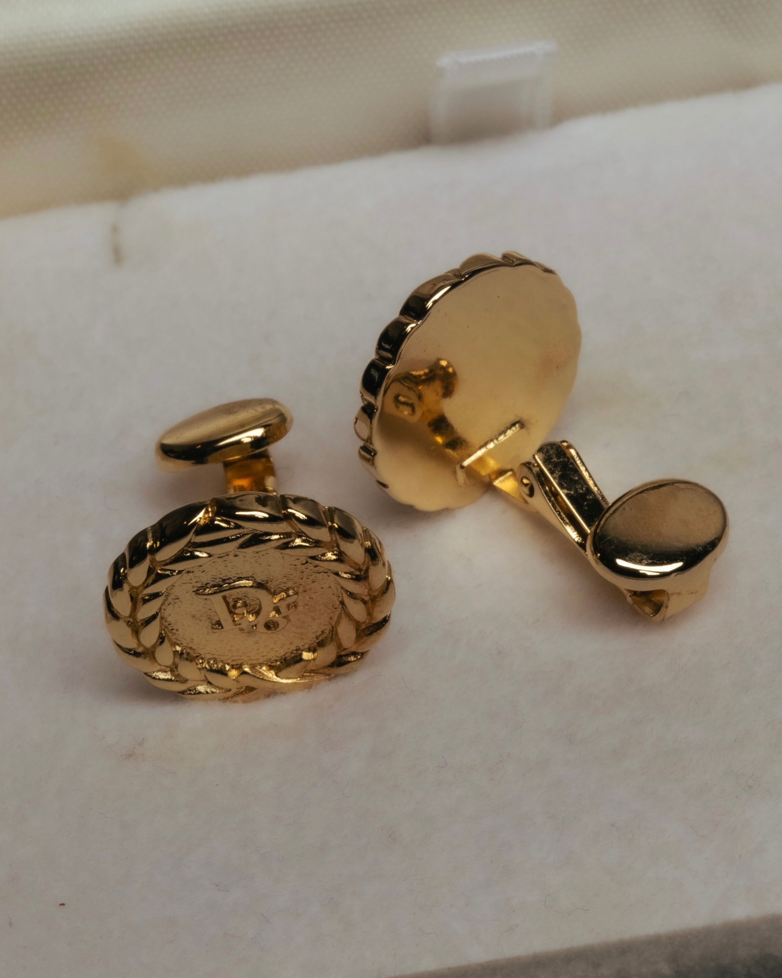 “Christian Dior” 80’s-90’s Laurel rope motif D logo earrings