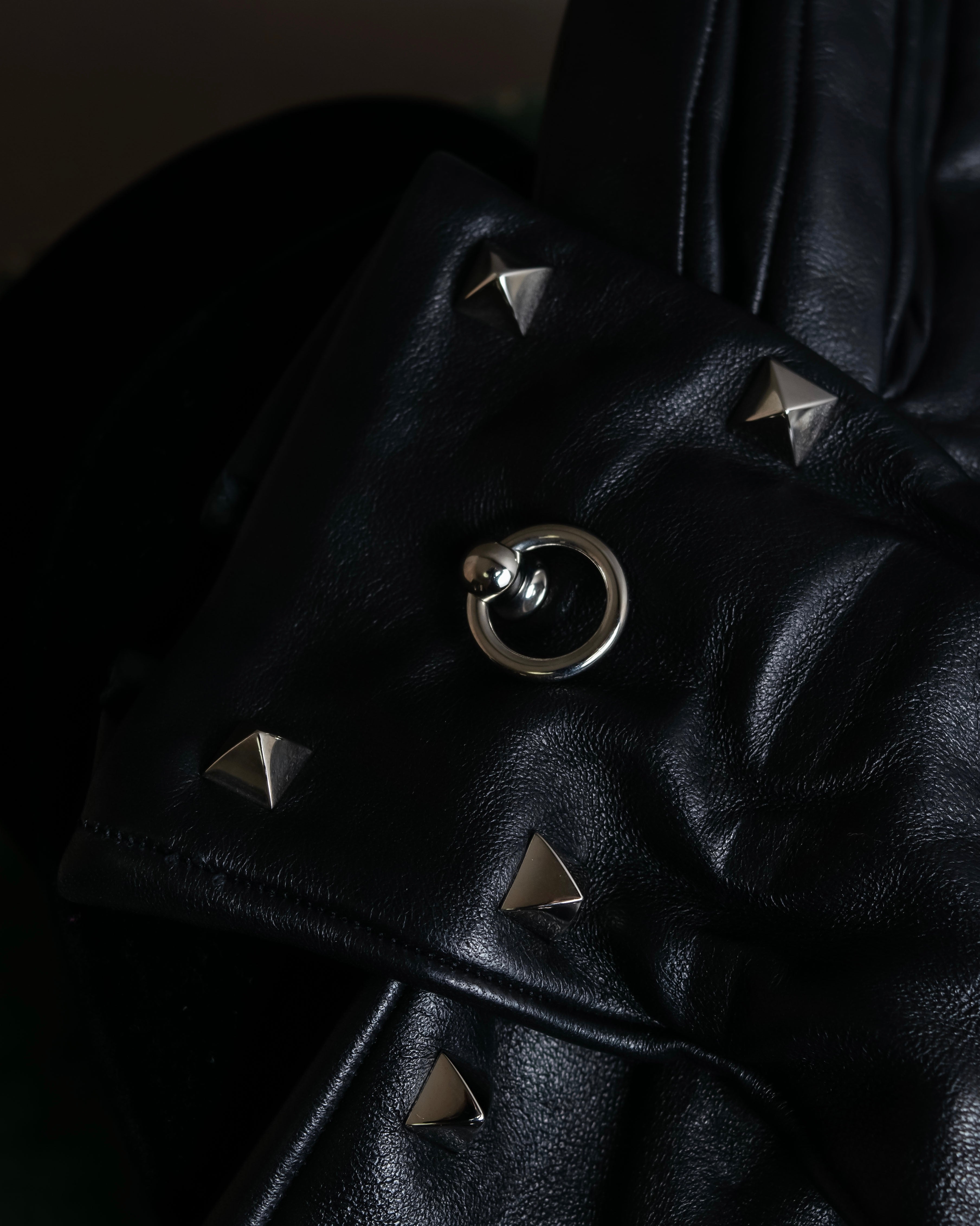 "HERMES" Stud &amp; ring design anjo leather gloves