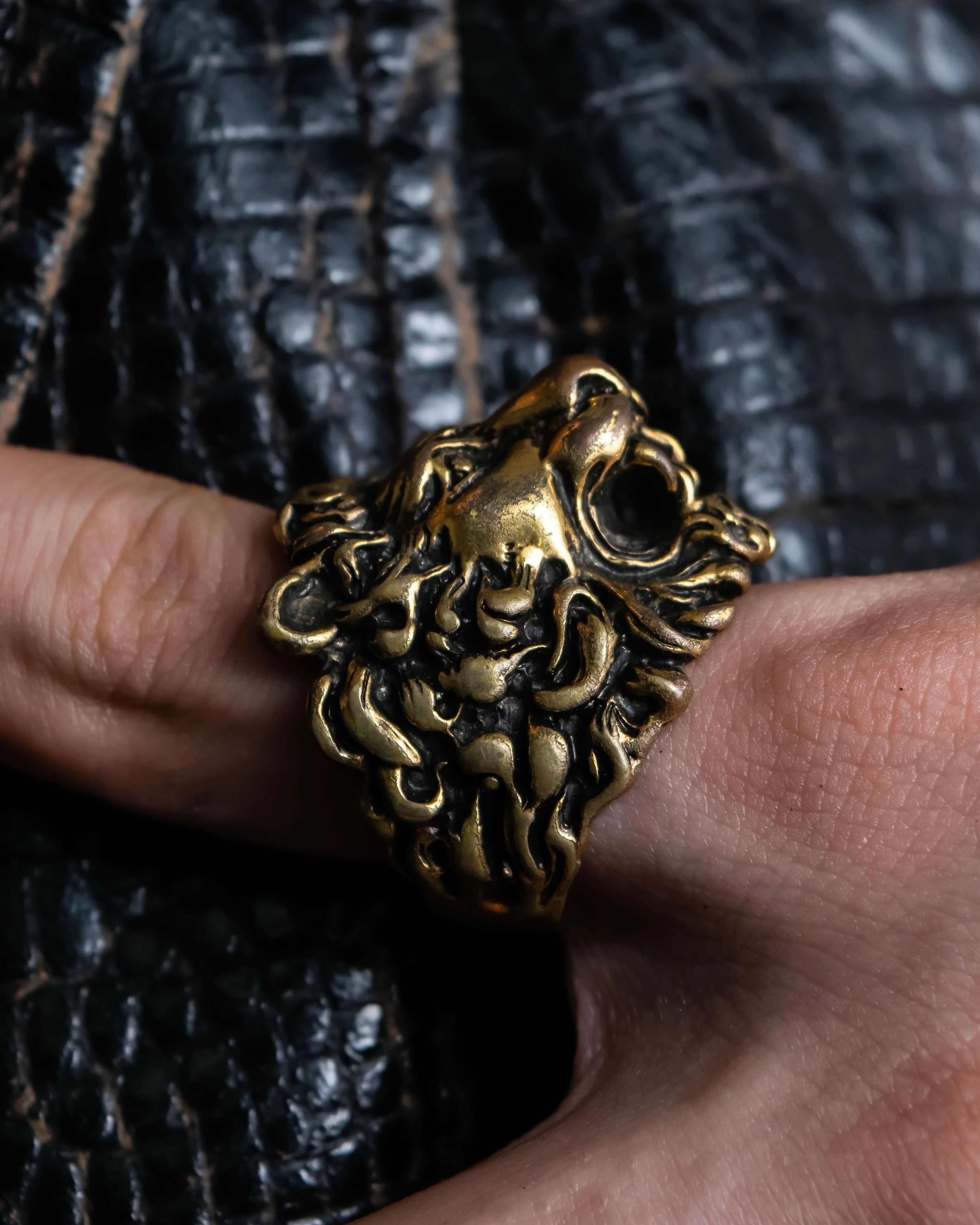 "GUCCI" realistic detailed lion head ring