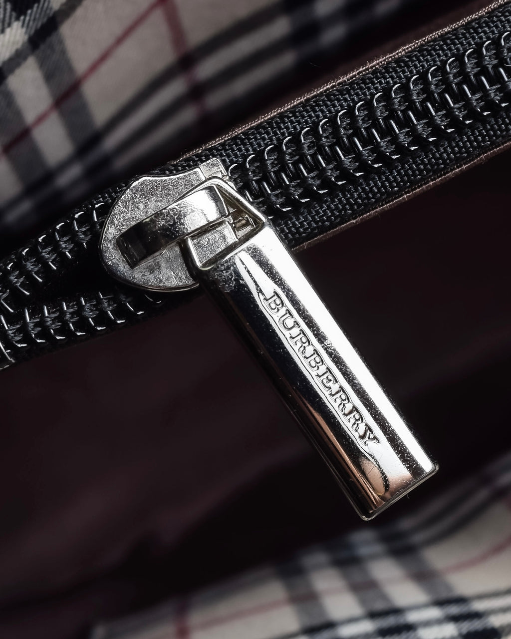 "BURBERRY" Trapezoidal embossed leather one-handle bag