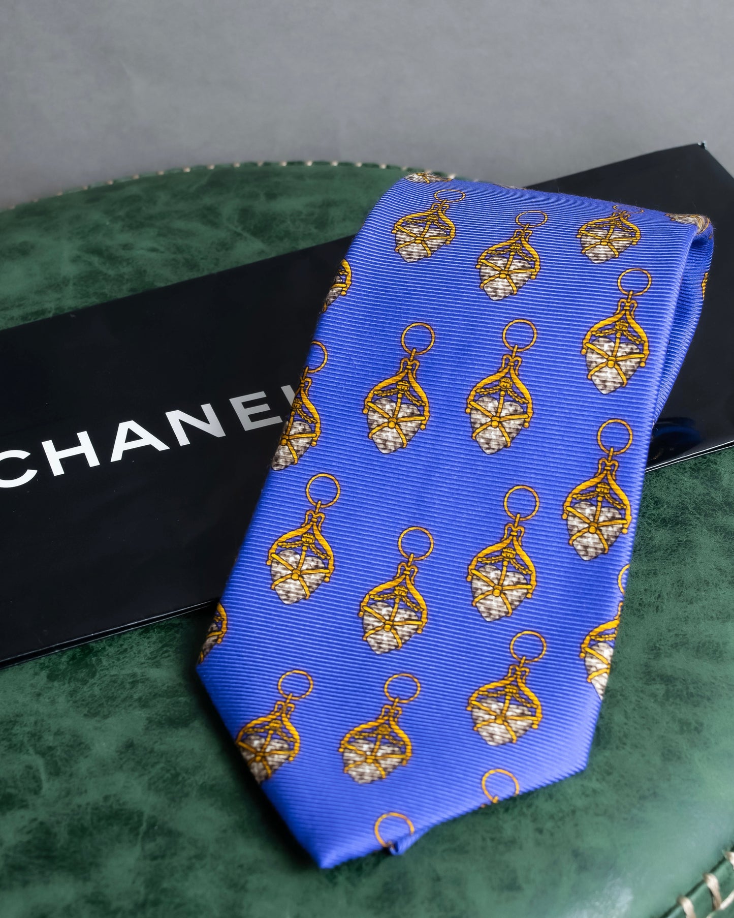 "CHANEL" Heart shaped gold parts pattern chain design neck tie