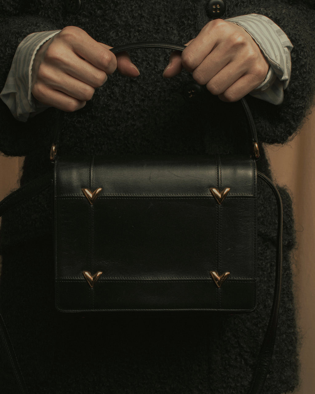 -SPECIAL- "VALENTINO GARAVANI" 90’s-00’s V corner hardware leather top handle bag