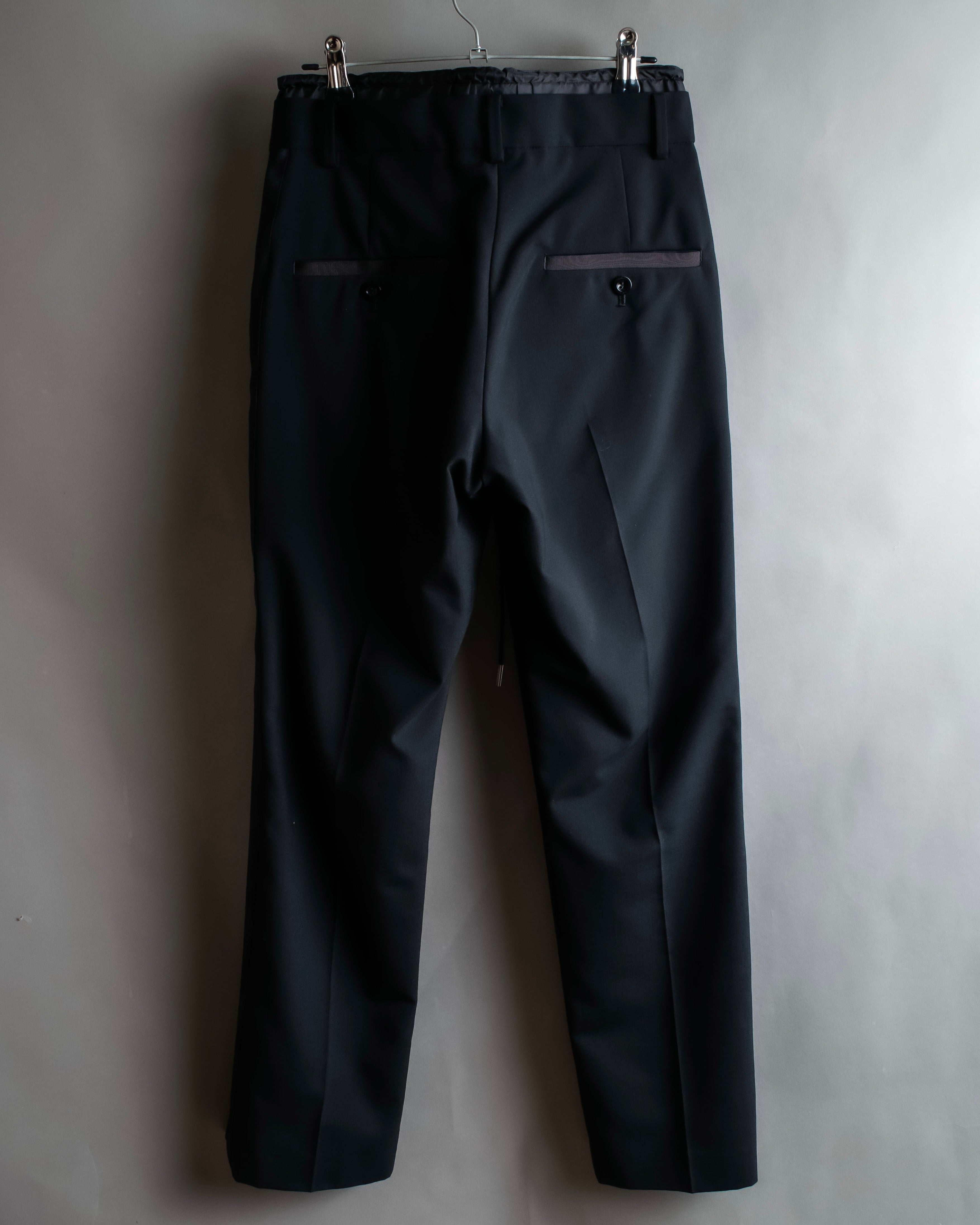 "sacai" Satin line design tapered slacks