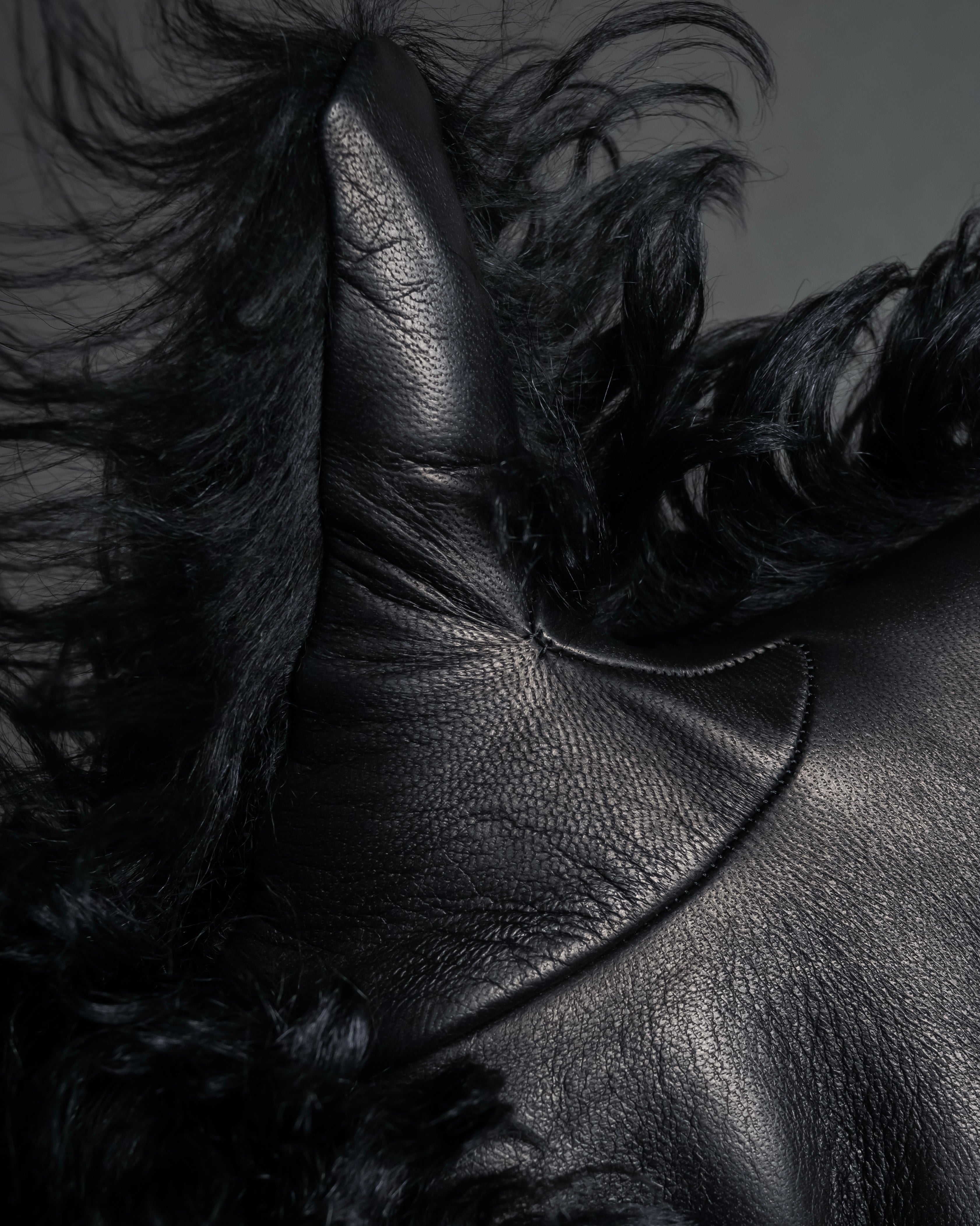 "BOTTEGA VENETA" Long-haired fur design leather gloves