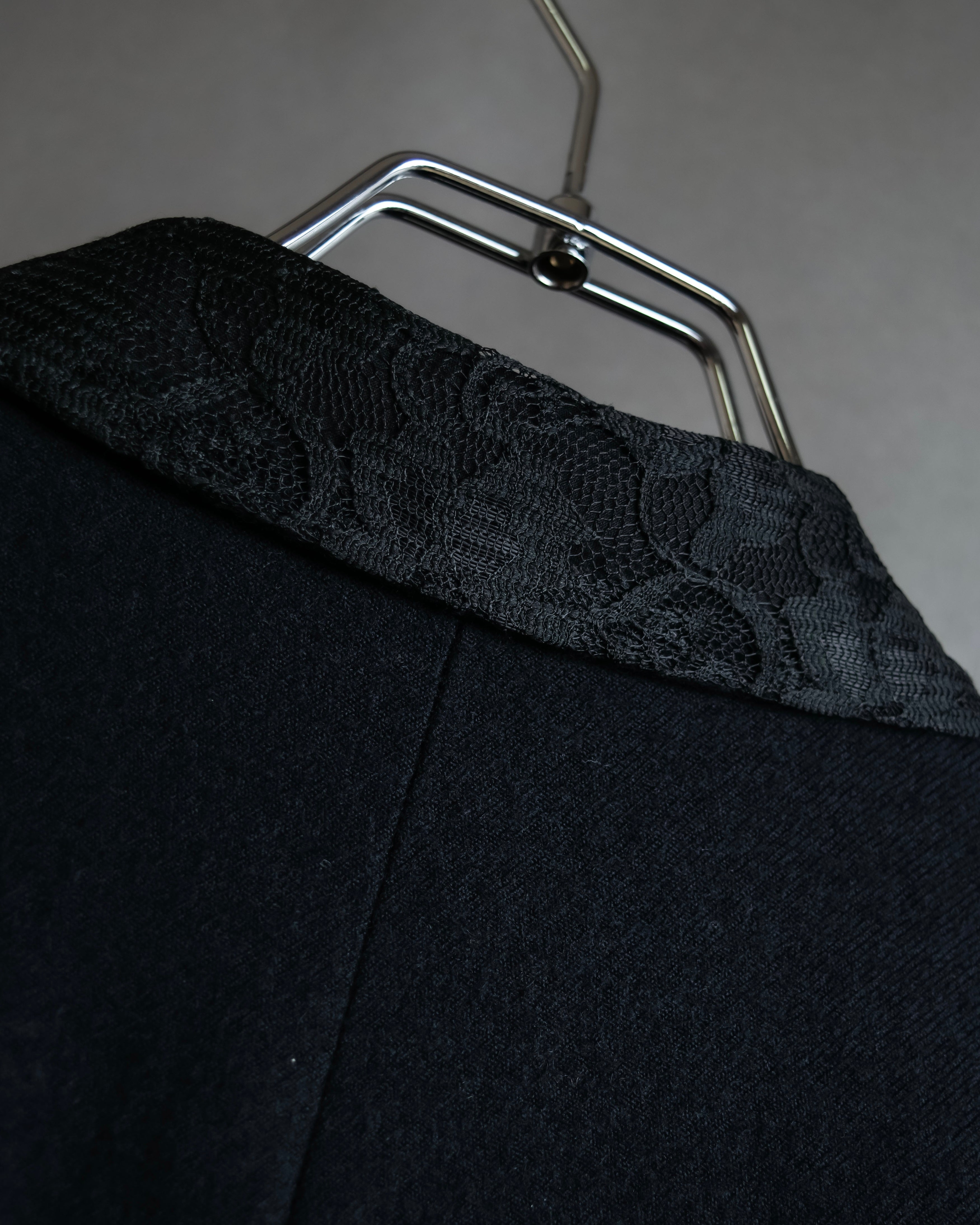 "tricot COMME des GARCONS" 
2001AW Lace-switched design tailored jacket