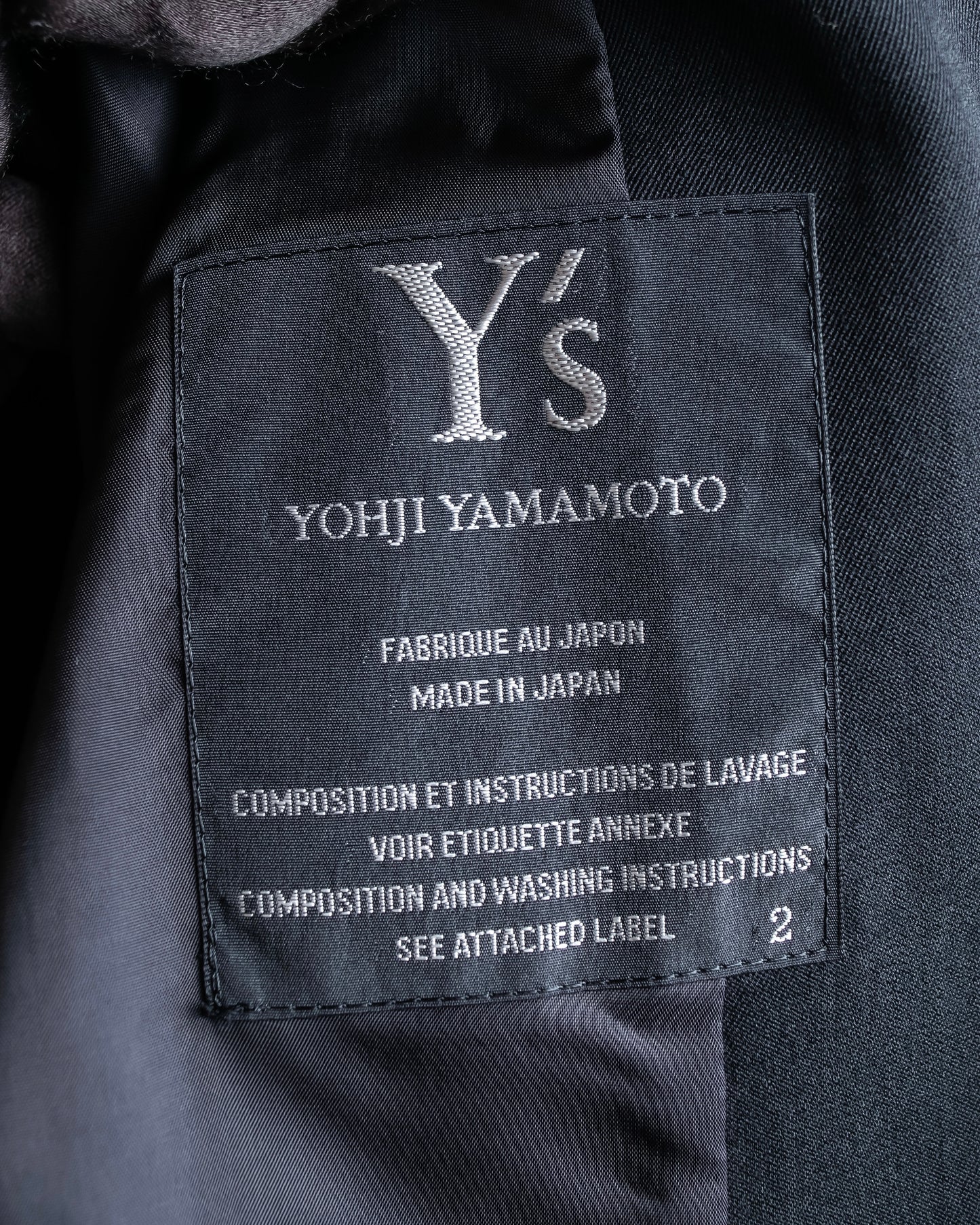 "Y's" Chain fastening design peak lapel short length tailored jacket