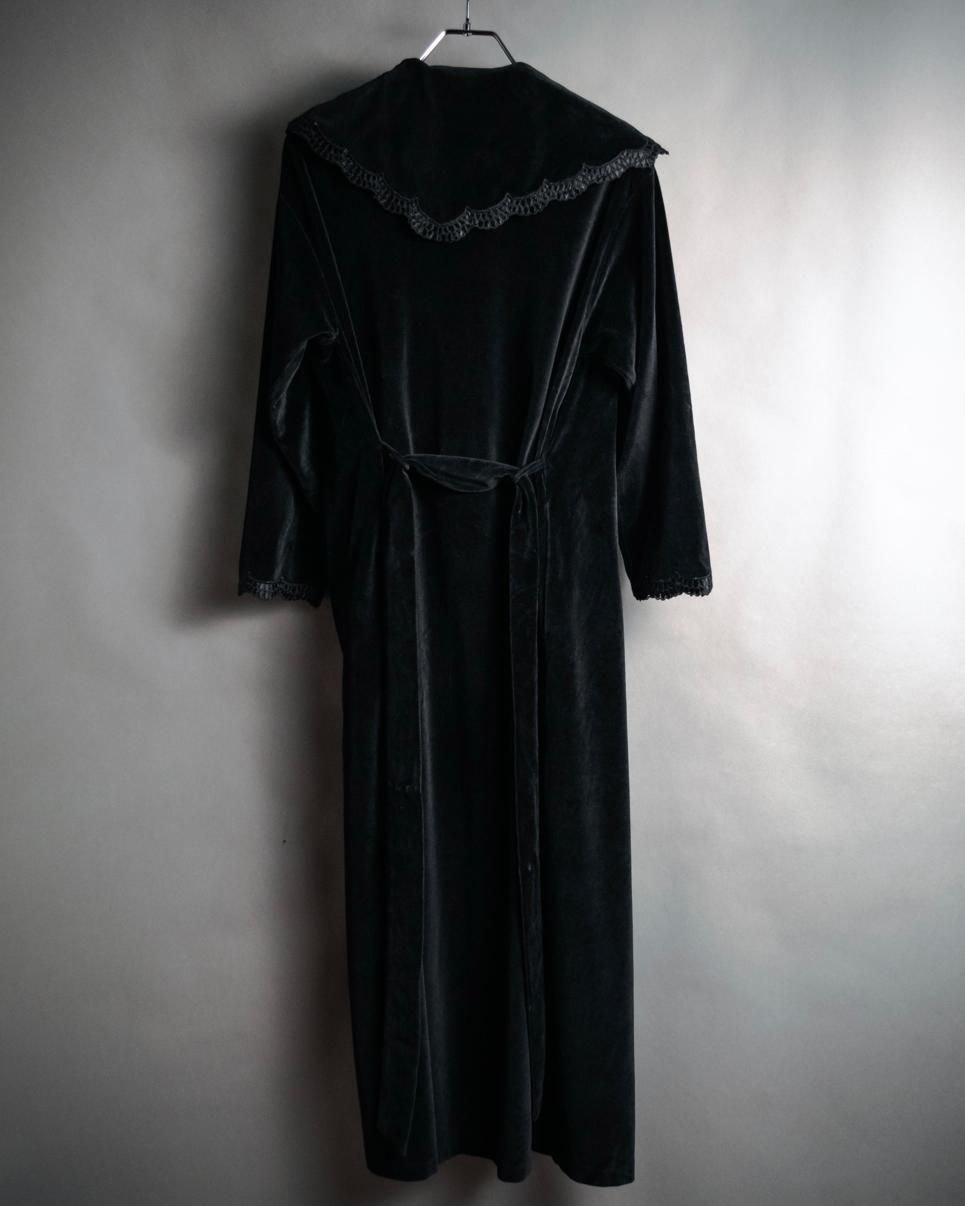 –SPECIAL– “Christian Dior”
80’s-90’s Velour lace trimmed robe coat