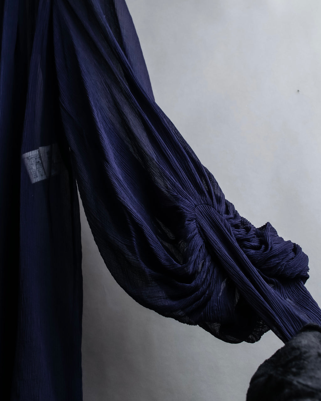 "HERMES" Bowtie detail balloon sleeve sheer pullover